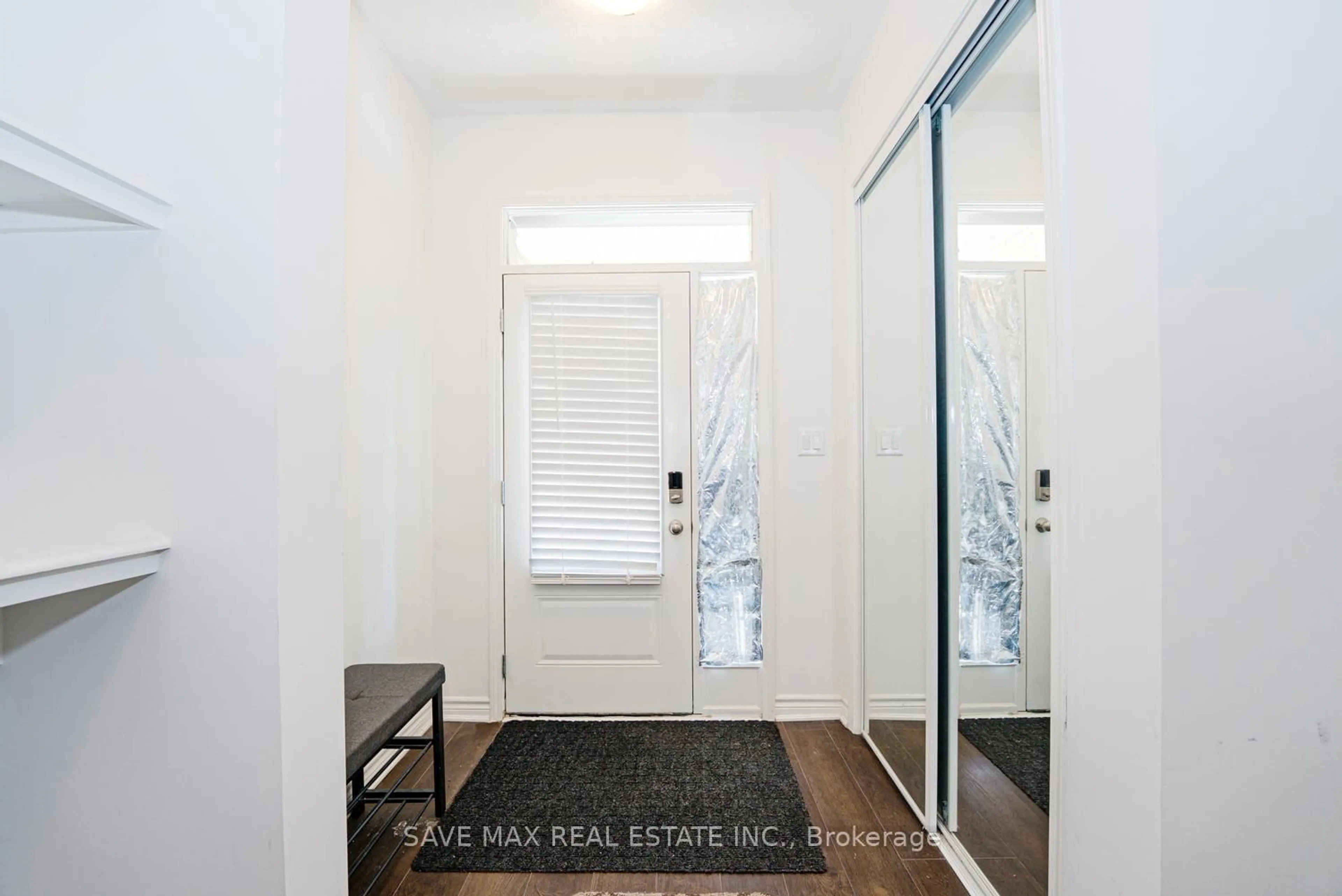 Indoor entryway for 84 Melmar St, Brampton Ontario L7A 5K3