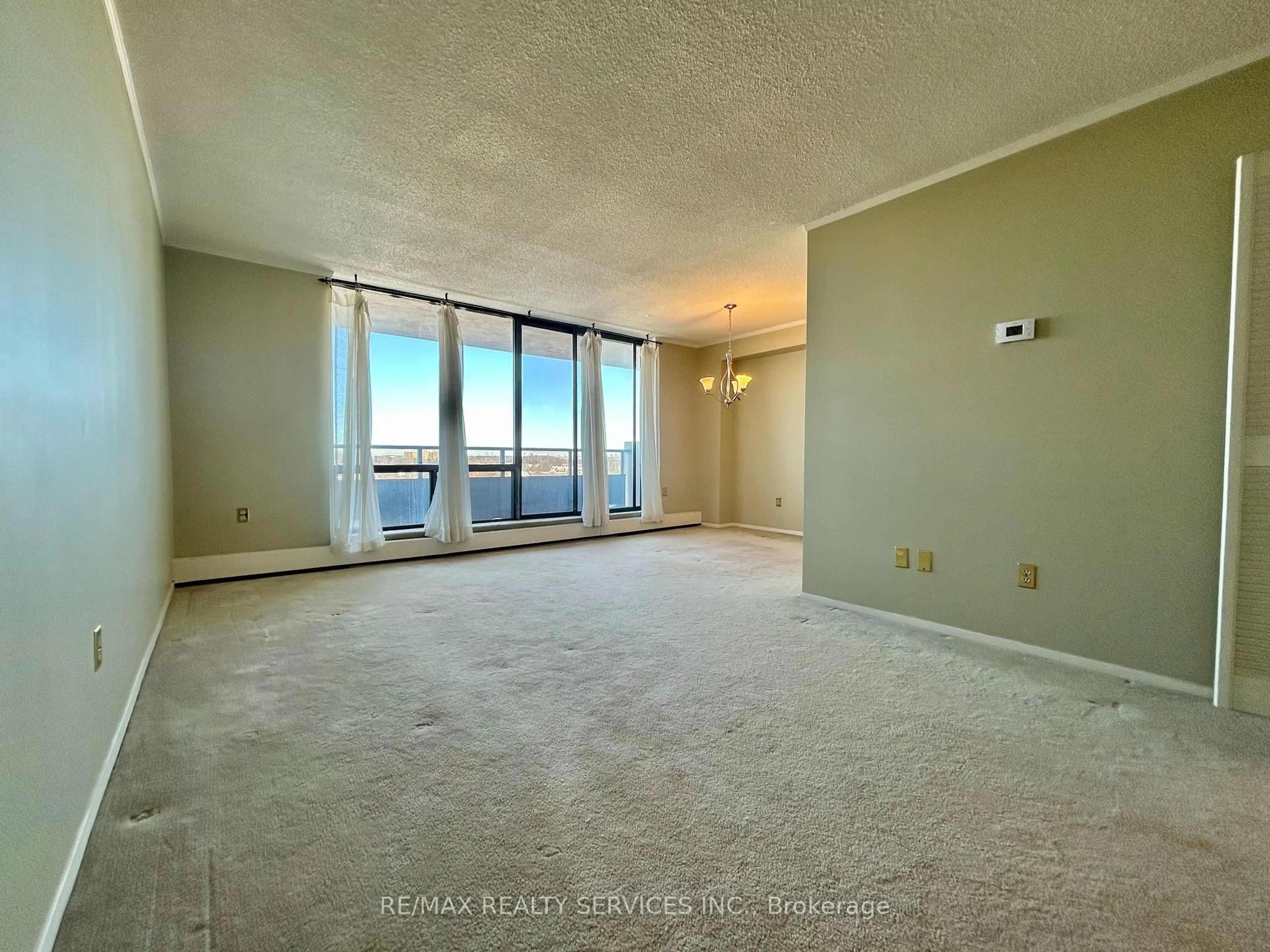 A pic of a room for 2929 Aquitaine Ave #701, Mississauga Ontario L5N 2C7