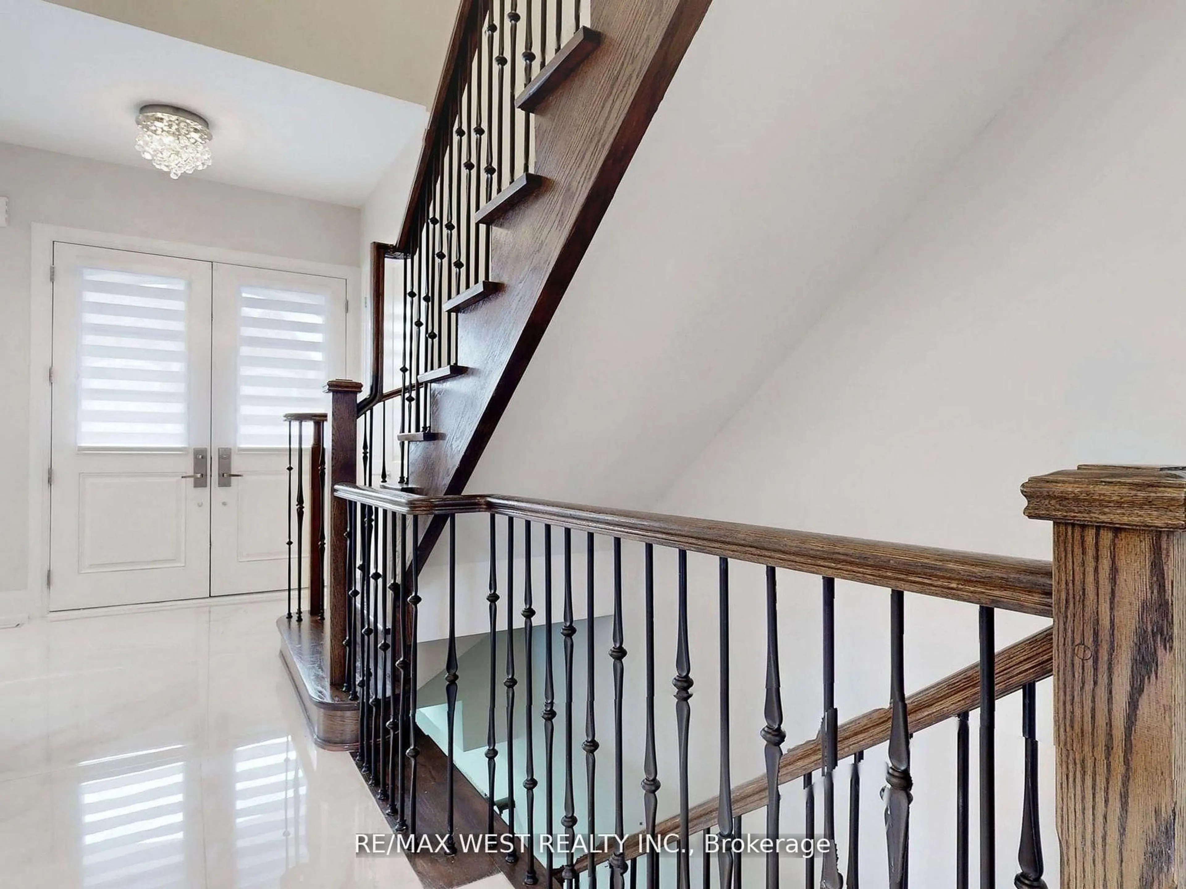 Unknown for 5199 Symphony Crt, Mississauga Ontario L5M 2M9