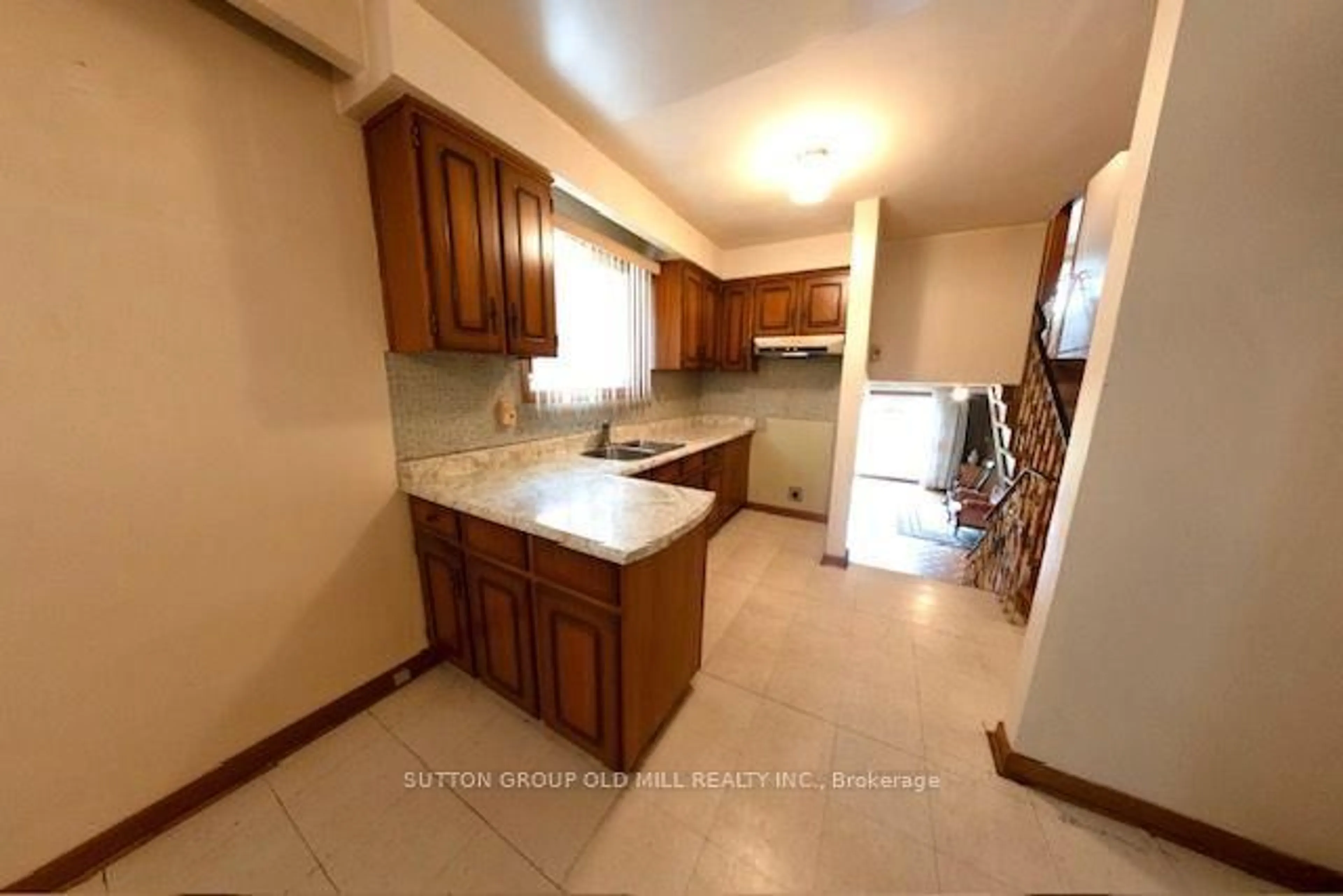 Standard kitchen, ceramic/tile floor for 8 Richgrove Dr, Toronto Ontario M9R 2K9