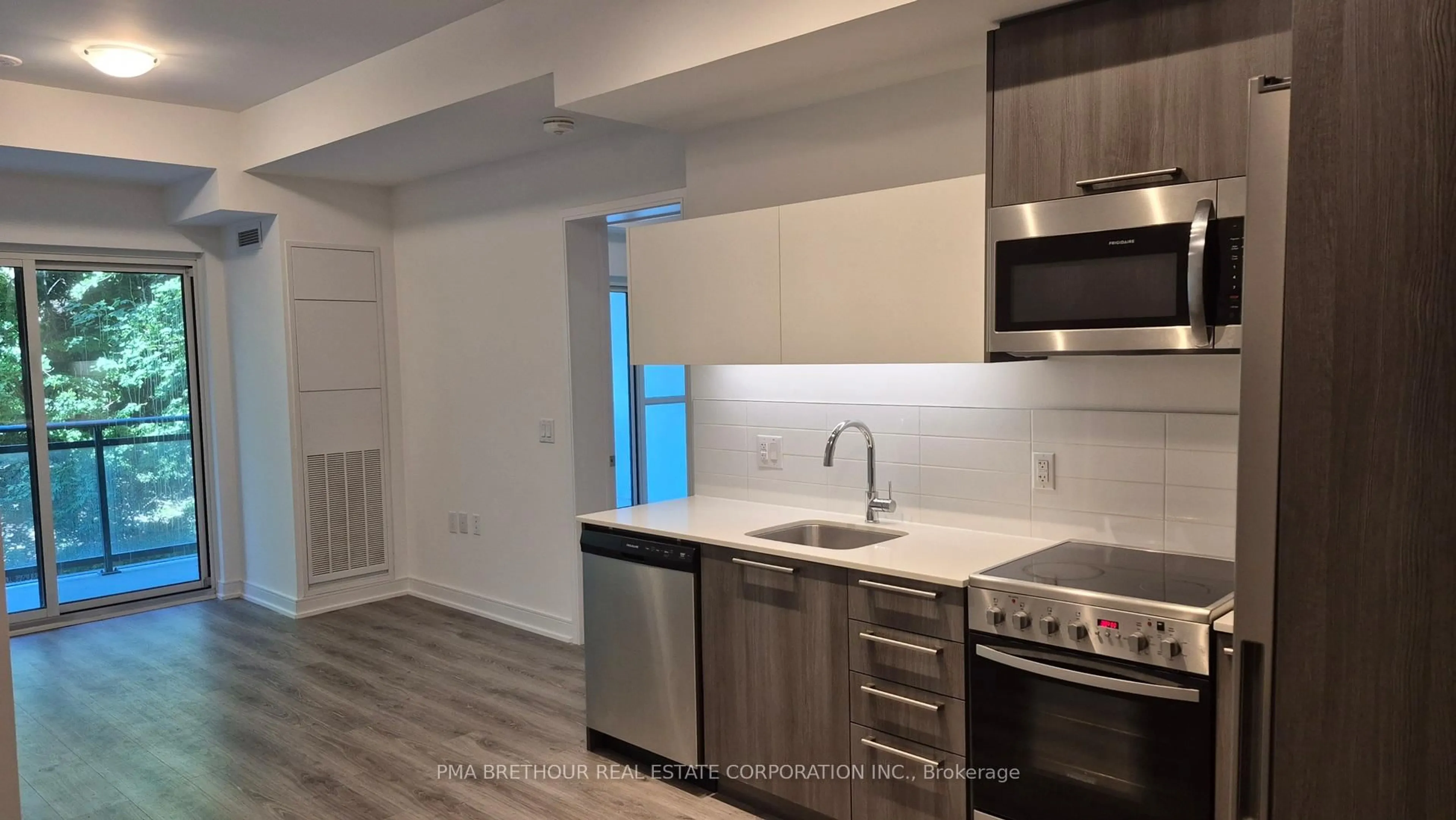 Standard kitchen, unknown for 25 Neighbourhood Lane #208, Toronto Ontario M8Y 0C4