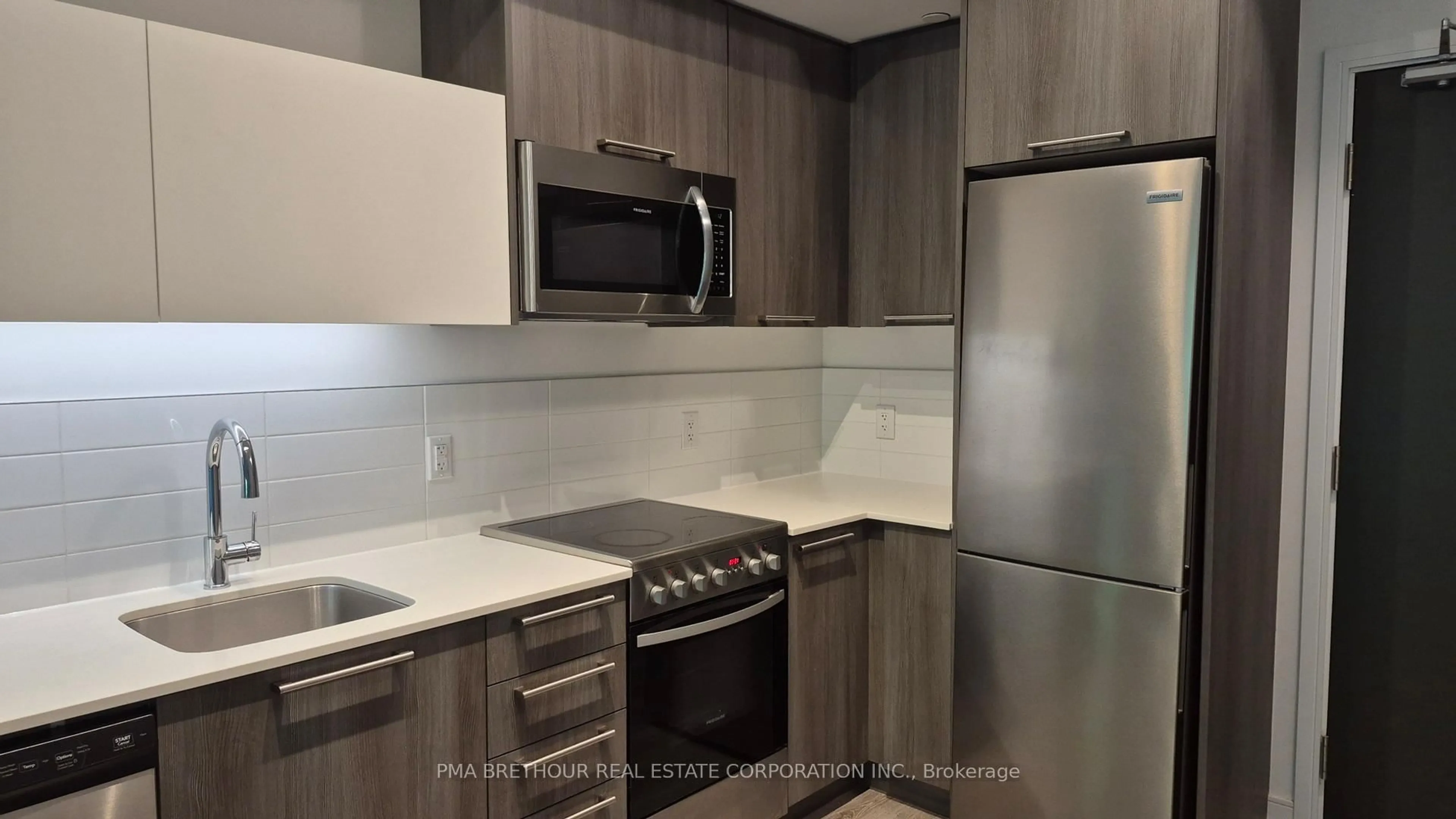 Standard kitchen, unknown for 25 Neighbourhood Lane #208, Toronto Ontario M8Y 0C4