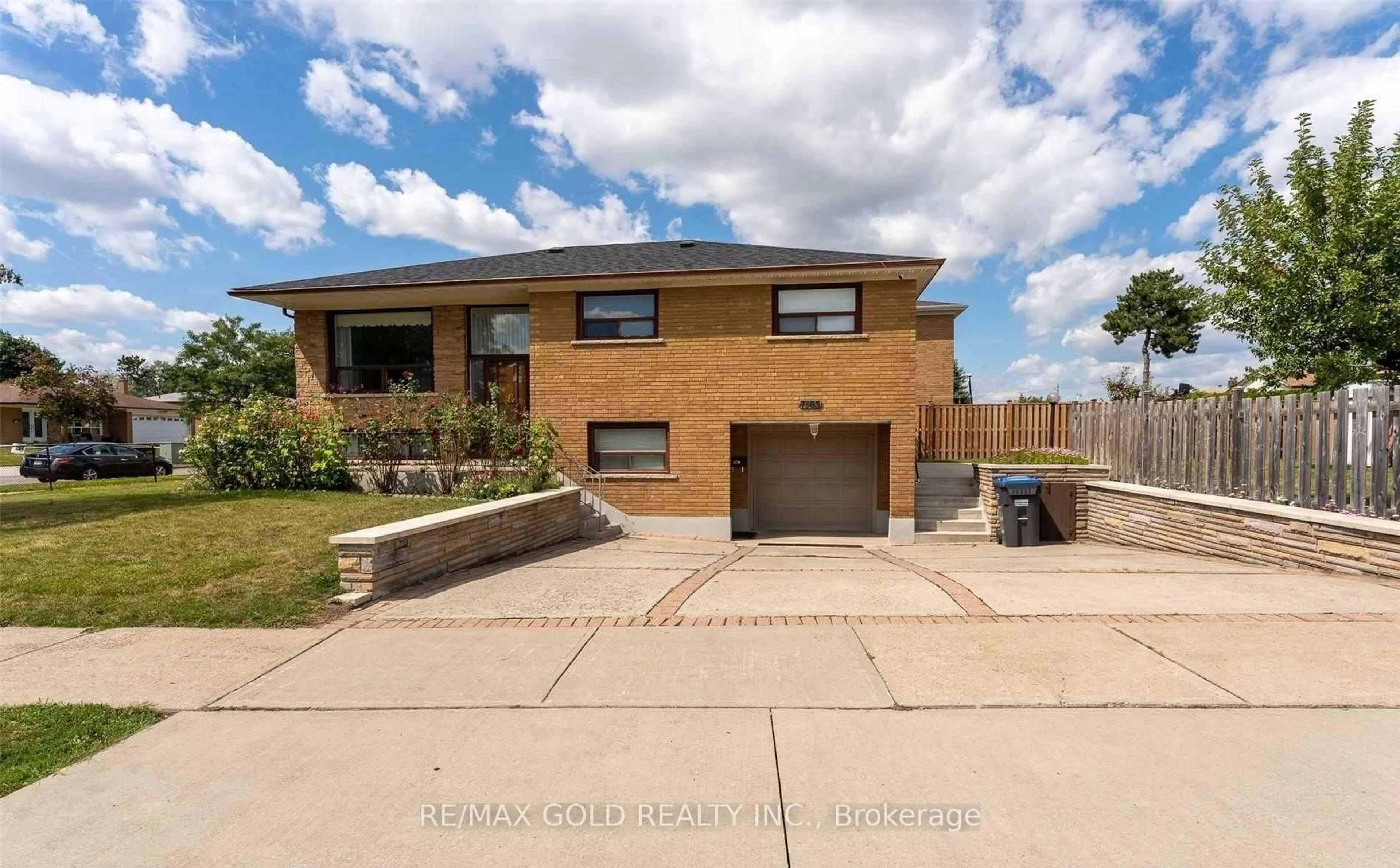 Home with brick exterior material, street for 7305 Redstone Rd, Mississauga Ontario L4T 2B1