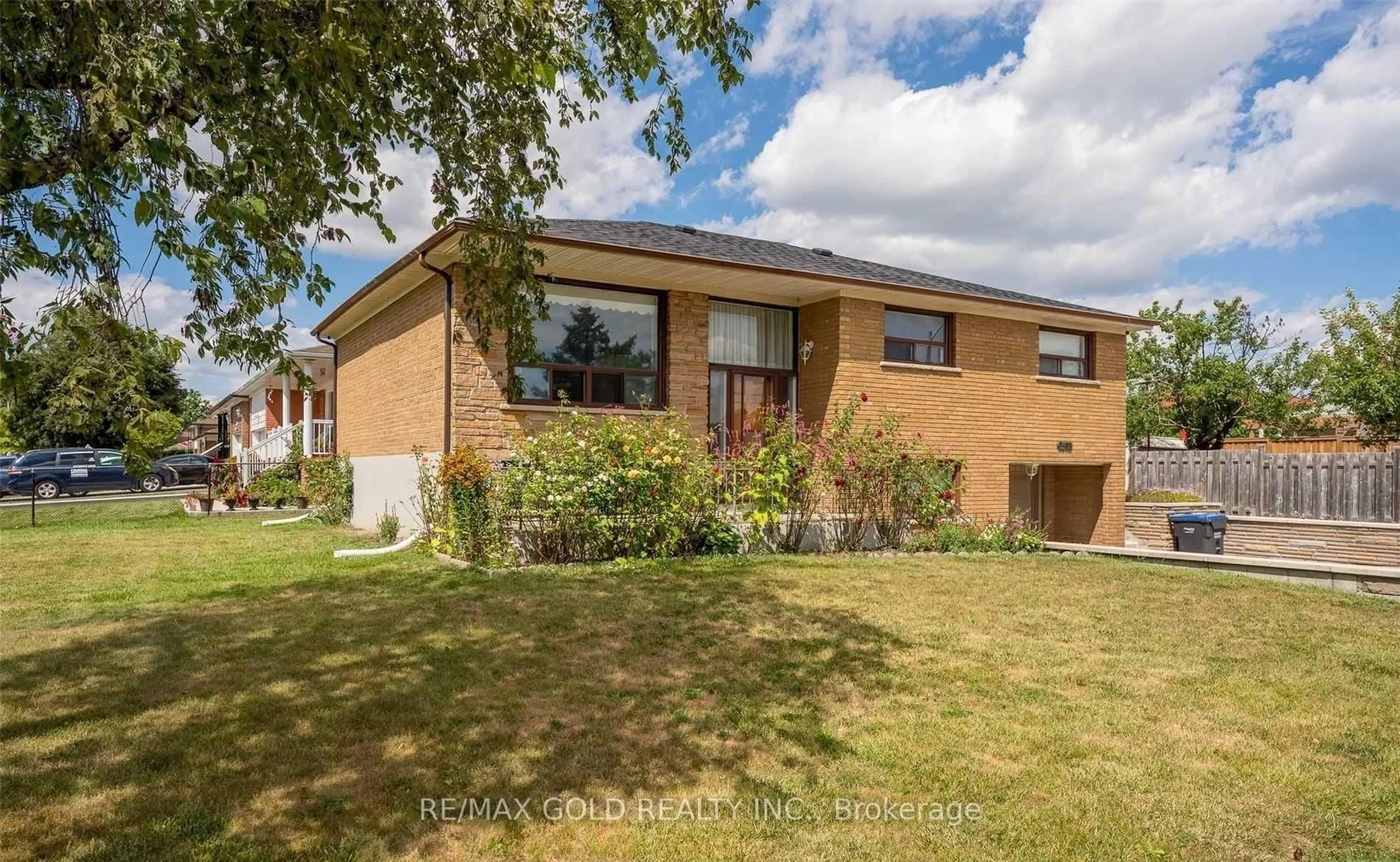 Home with brick exterior material, street for 7305 Redstone Rd, Mississauga Ontario L4T 2B1