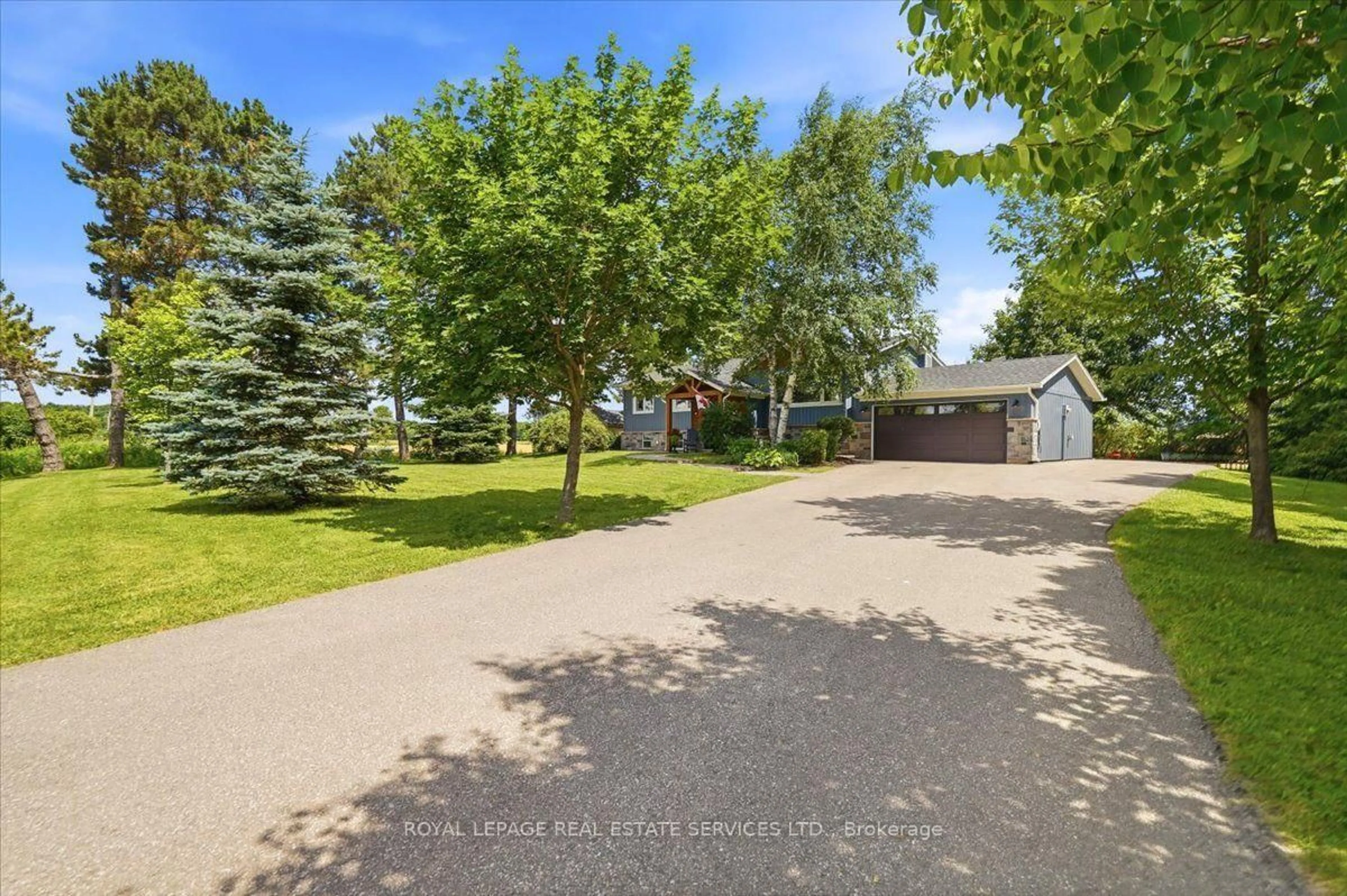 A pic from outside/outdoor area/front of a property/back of a property/a pic from drone, street for 10767 Third Line, Halton Hills Ontario L9T 2X9
