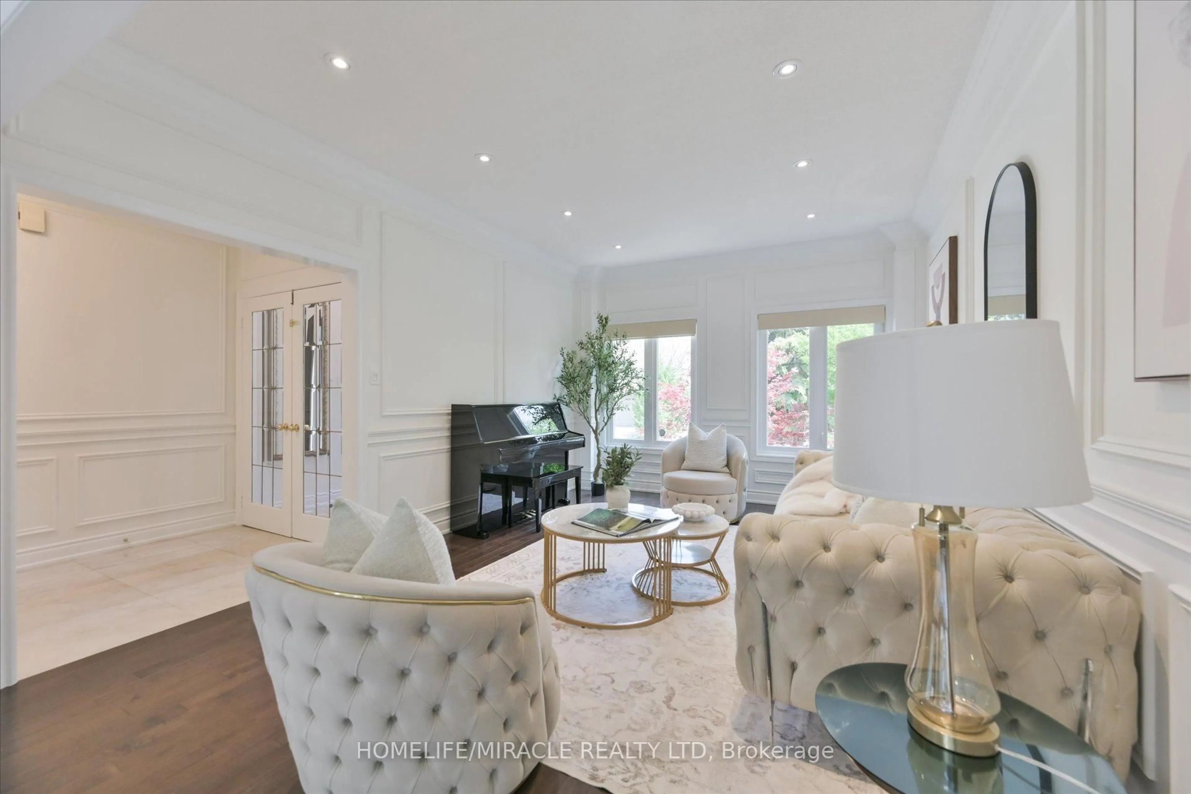Living room with furniture, unknown for 2479 Rathlin Crt, Mississauga Ontario L5K 2S4