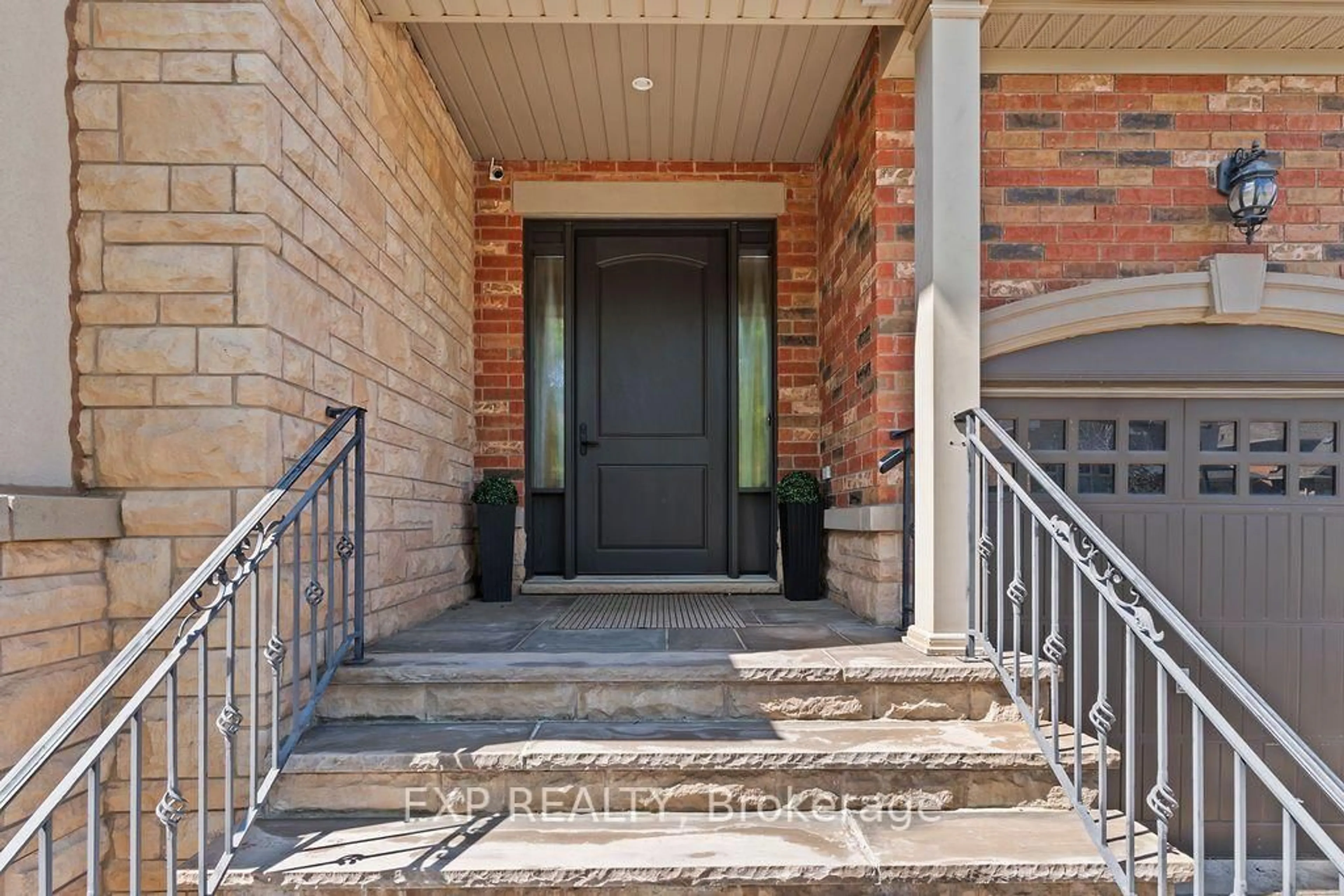 Indoor entryway for 2390 Taylorwood Dr, Oakville Ontario L6H 0C6