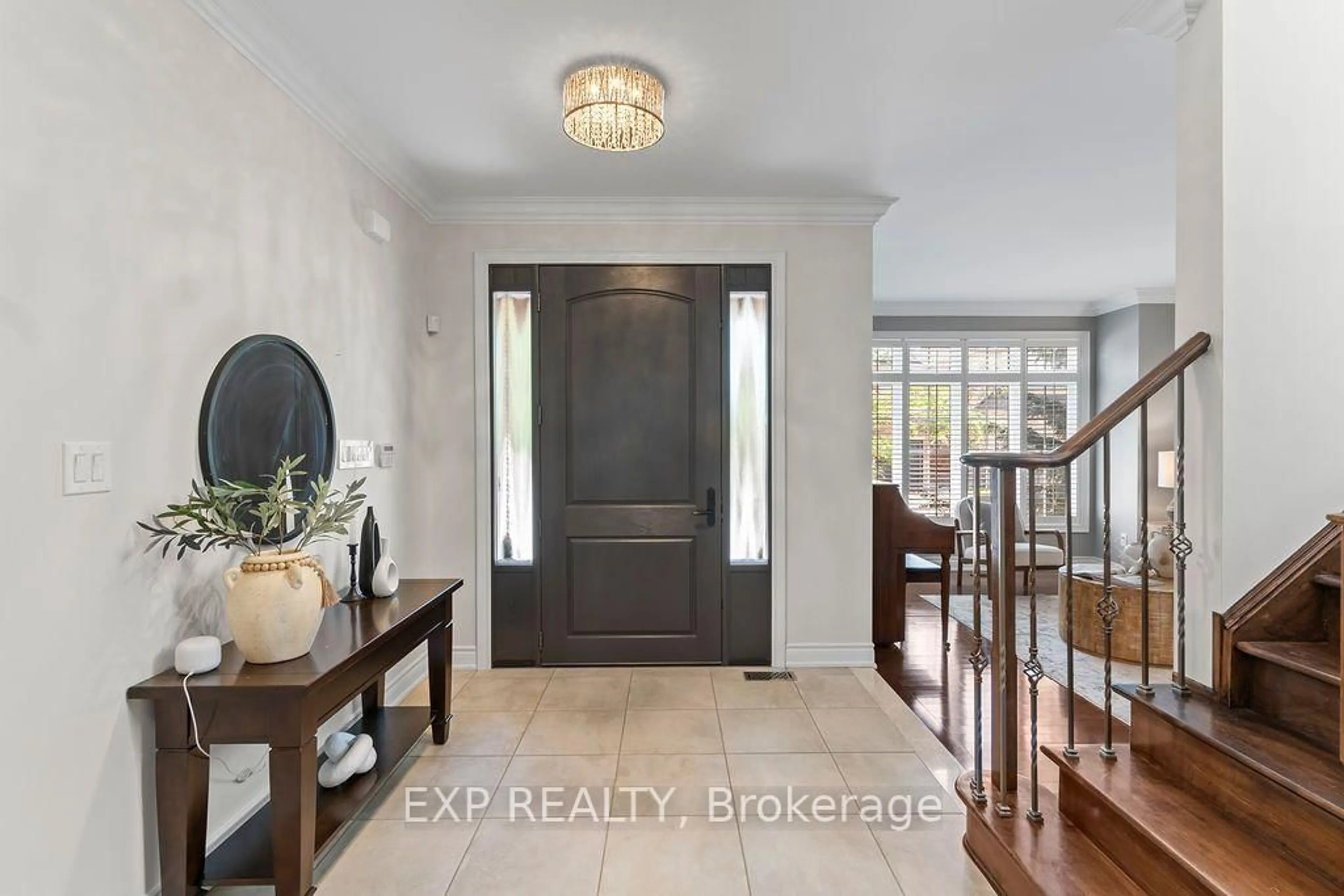 Indoor entryway for 2390 Taylorwood Dr, Oakville Ontario L6H 0C6