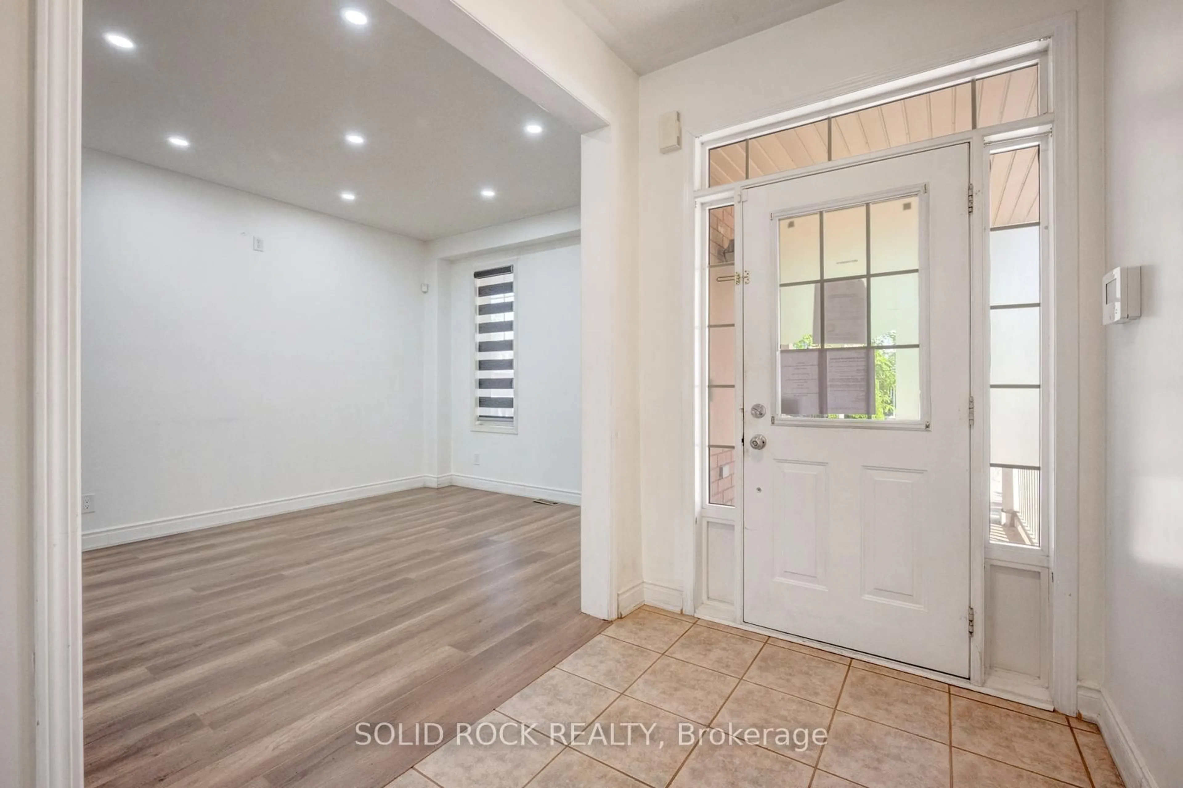 Indoor entryway for 8 Gander Cres, Brampton Ontario L6P 2J5