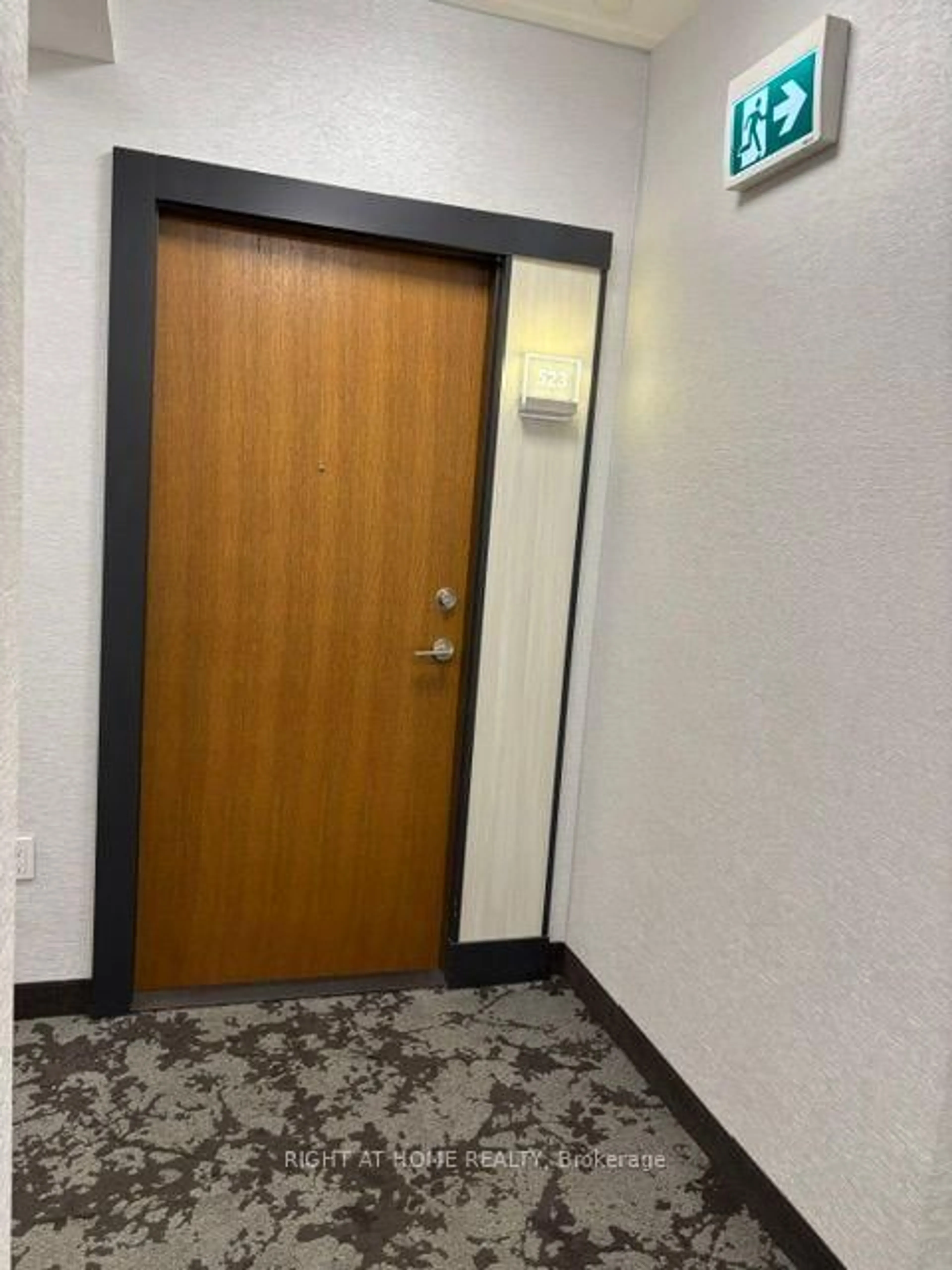Indoor foyer for 30 Shore Breeze Dr #523, Toronto Ontario M8V 0J1