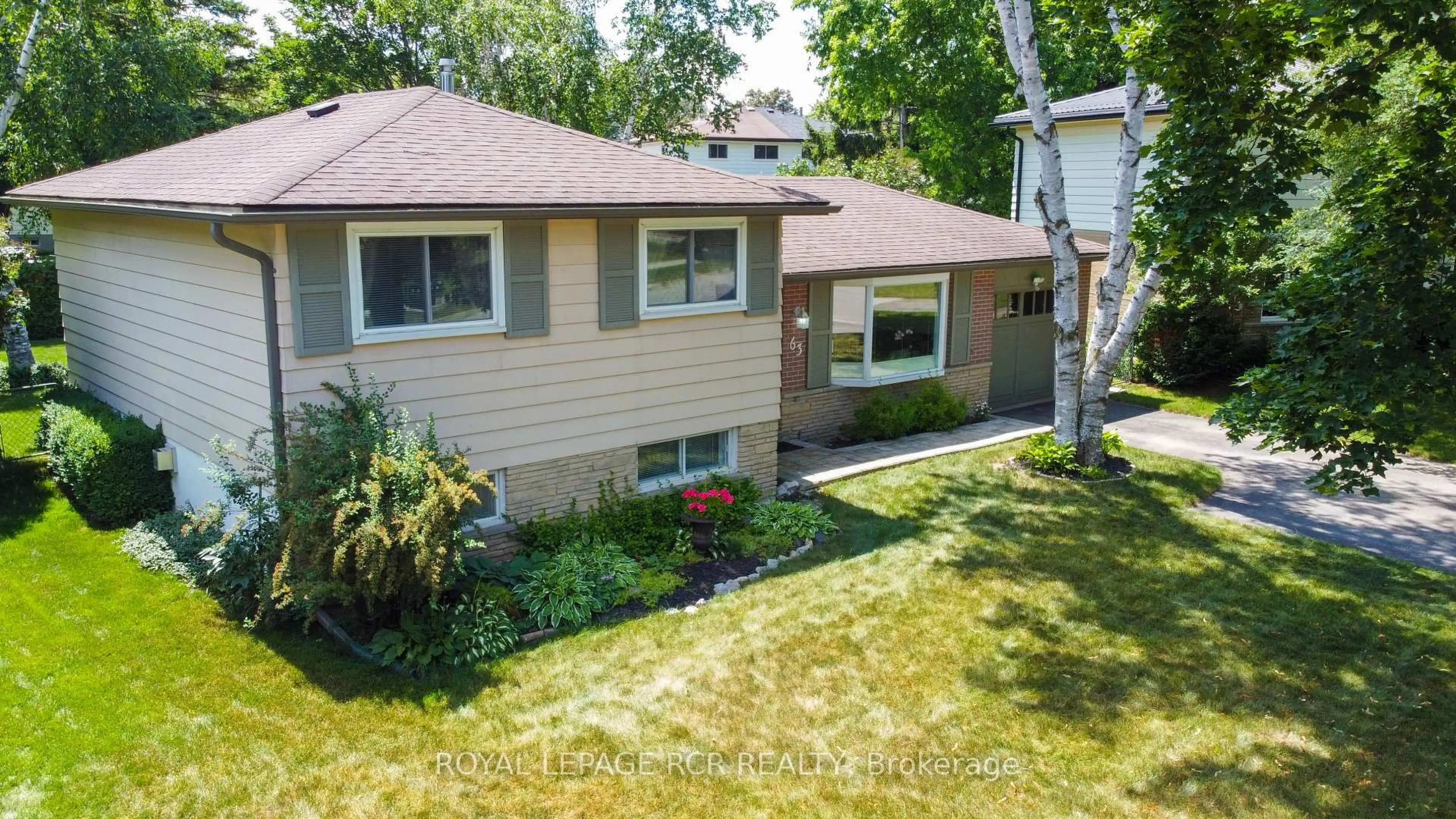 A pic from outside/outdoor area/front of a property/back of a property/a pic from drone, street for 63 Maple Cres, Orangeville Ontario L9W 1X6