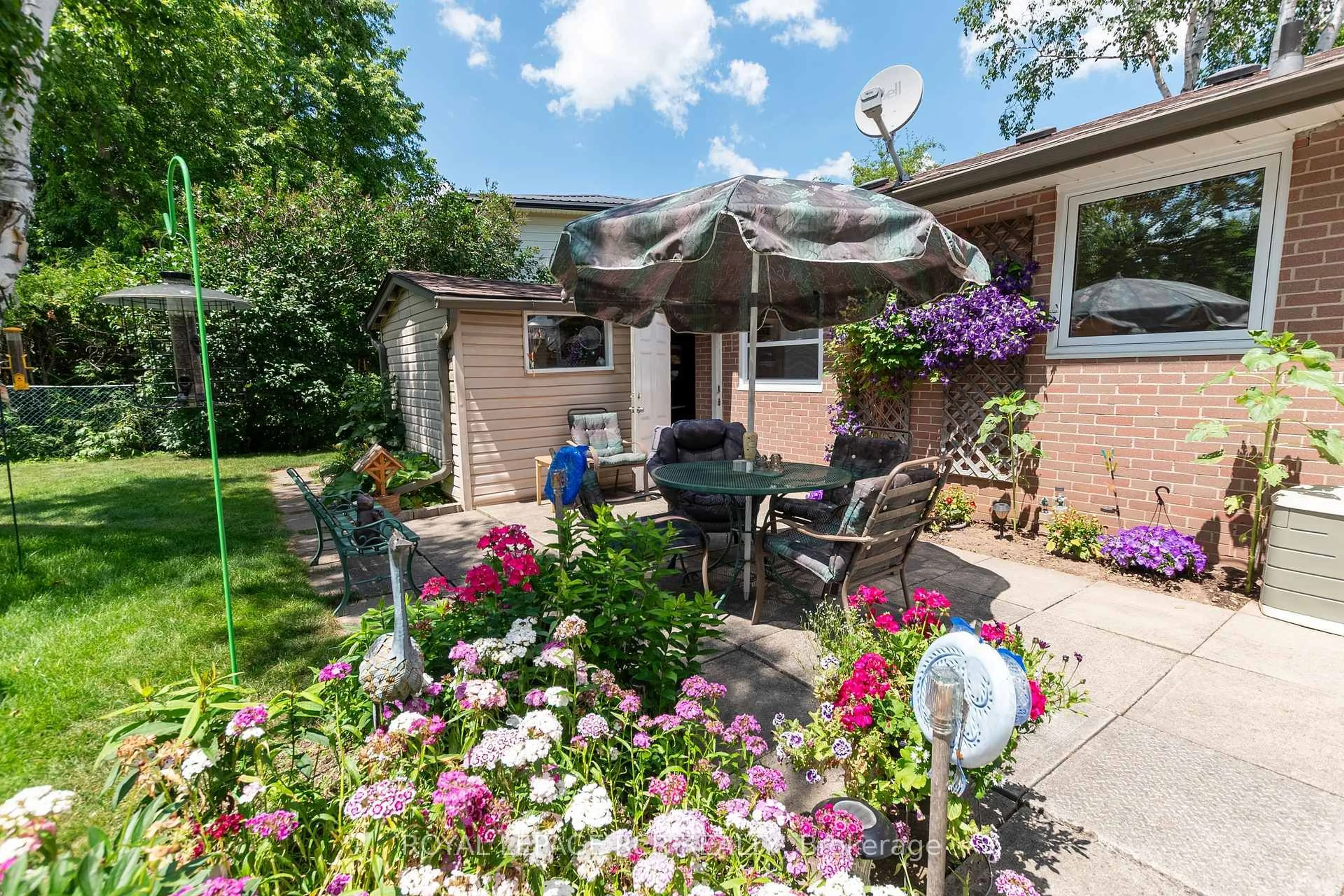 Patio, street for 63 Maple Cres, Orangeville Ontario L9W 1X6