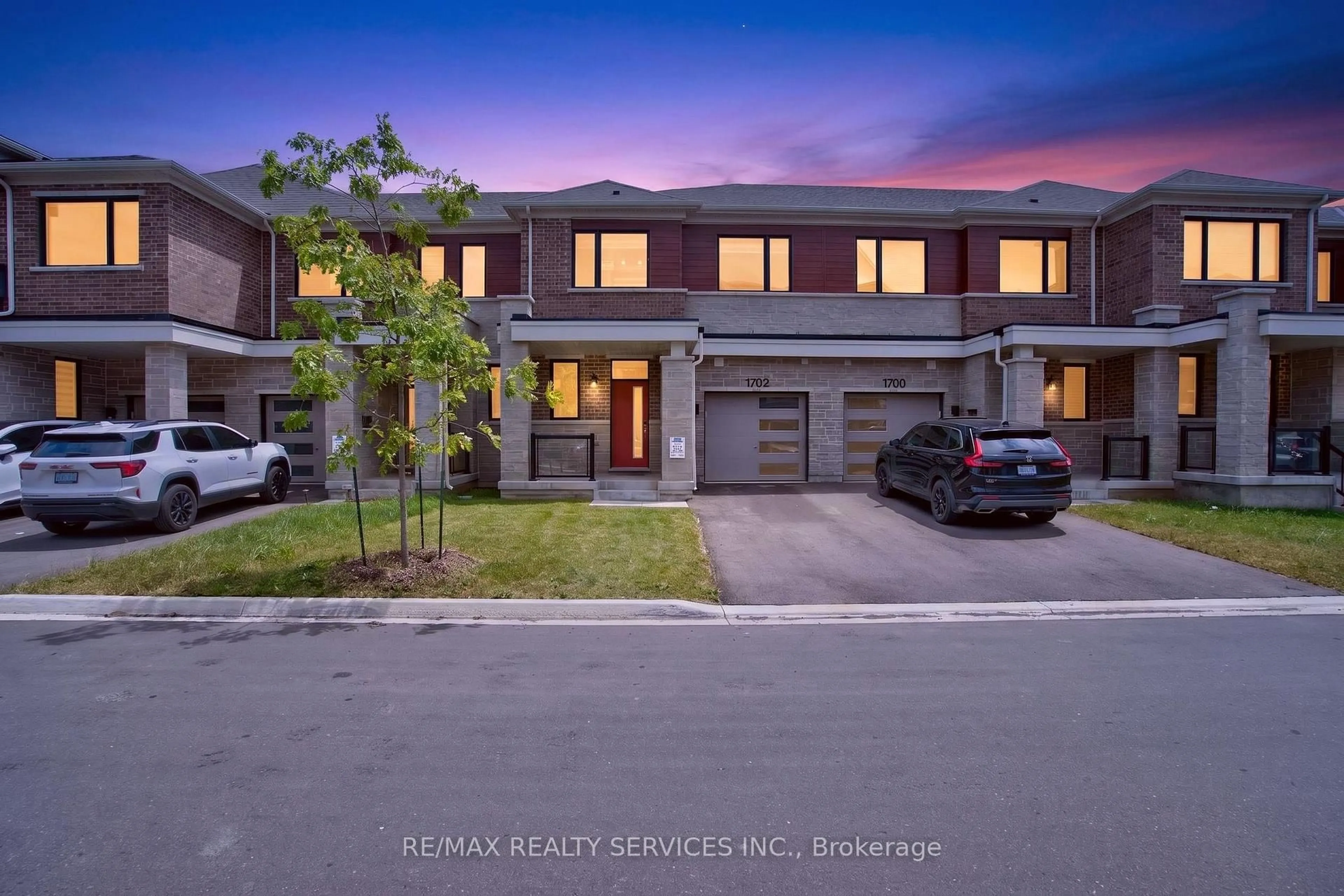 Home with brick exterior material, street for 1702 Dance Crt, Milton Ontario L9E 2A3