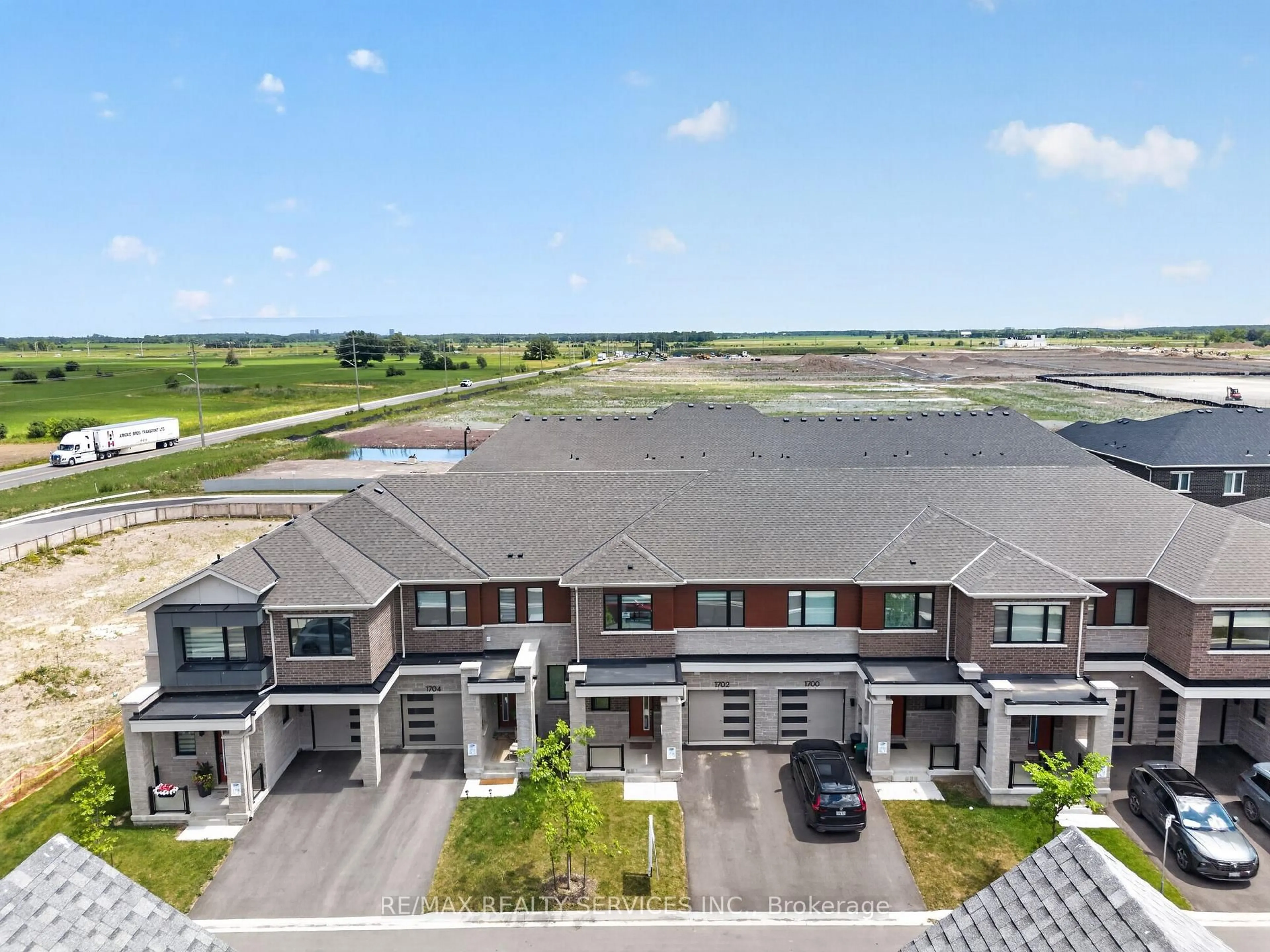 A pic from outside/outdoor area/front of a property/back of a property/a pic from drone, unknown for 1702 Dance Crt, Milton Ontario L9E 2A3