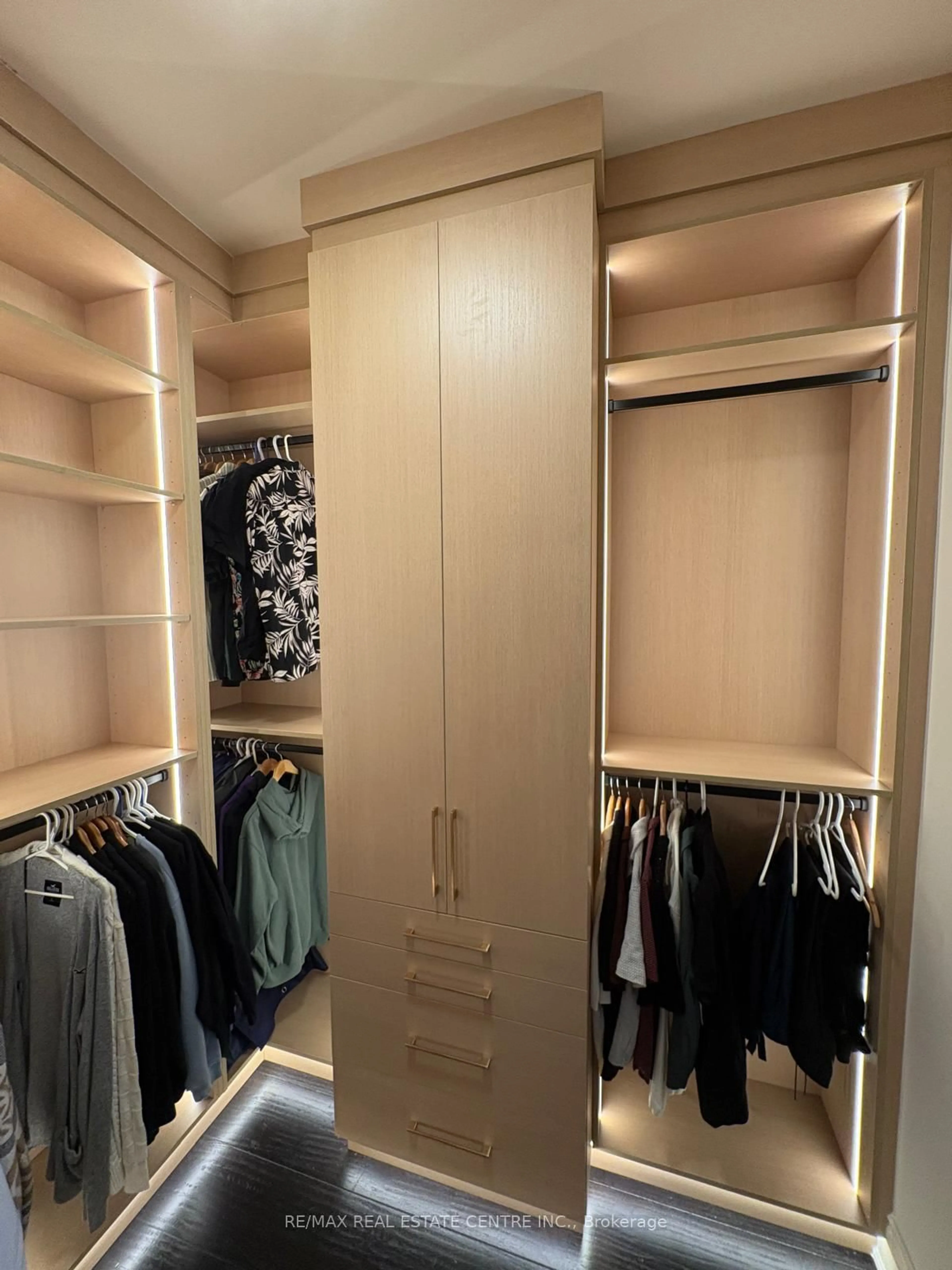 Storage room or clothes room or walk-in closet for 4 Calstock Pl, Brampton Ontario L6X 0X3