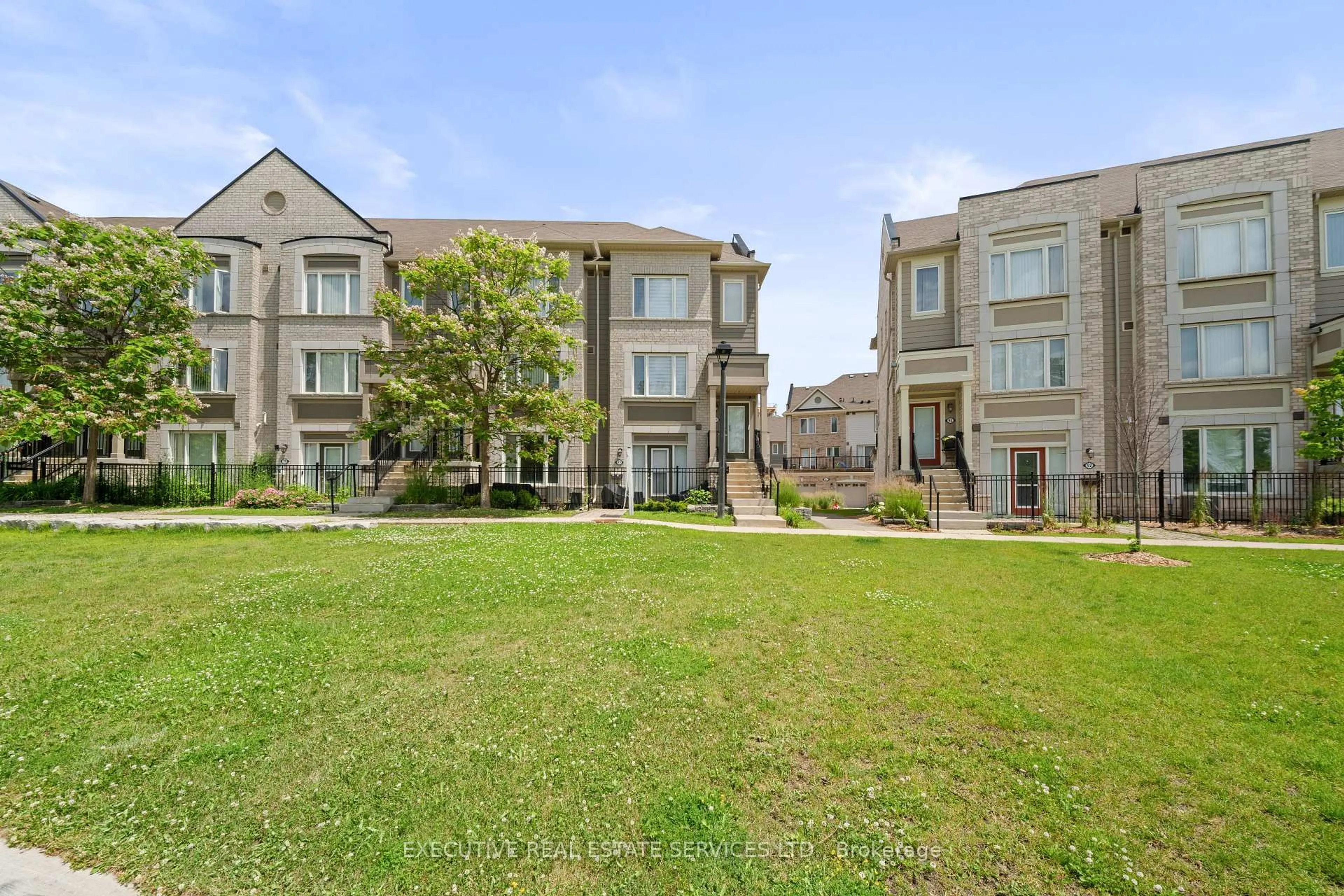 A pic from outside/outdoor area/front of a property/back of a property/a pic from drone, unknown for 1 Beckenrose Crt #95, Brampton Ontario L6Y 6G2