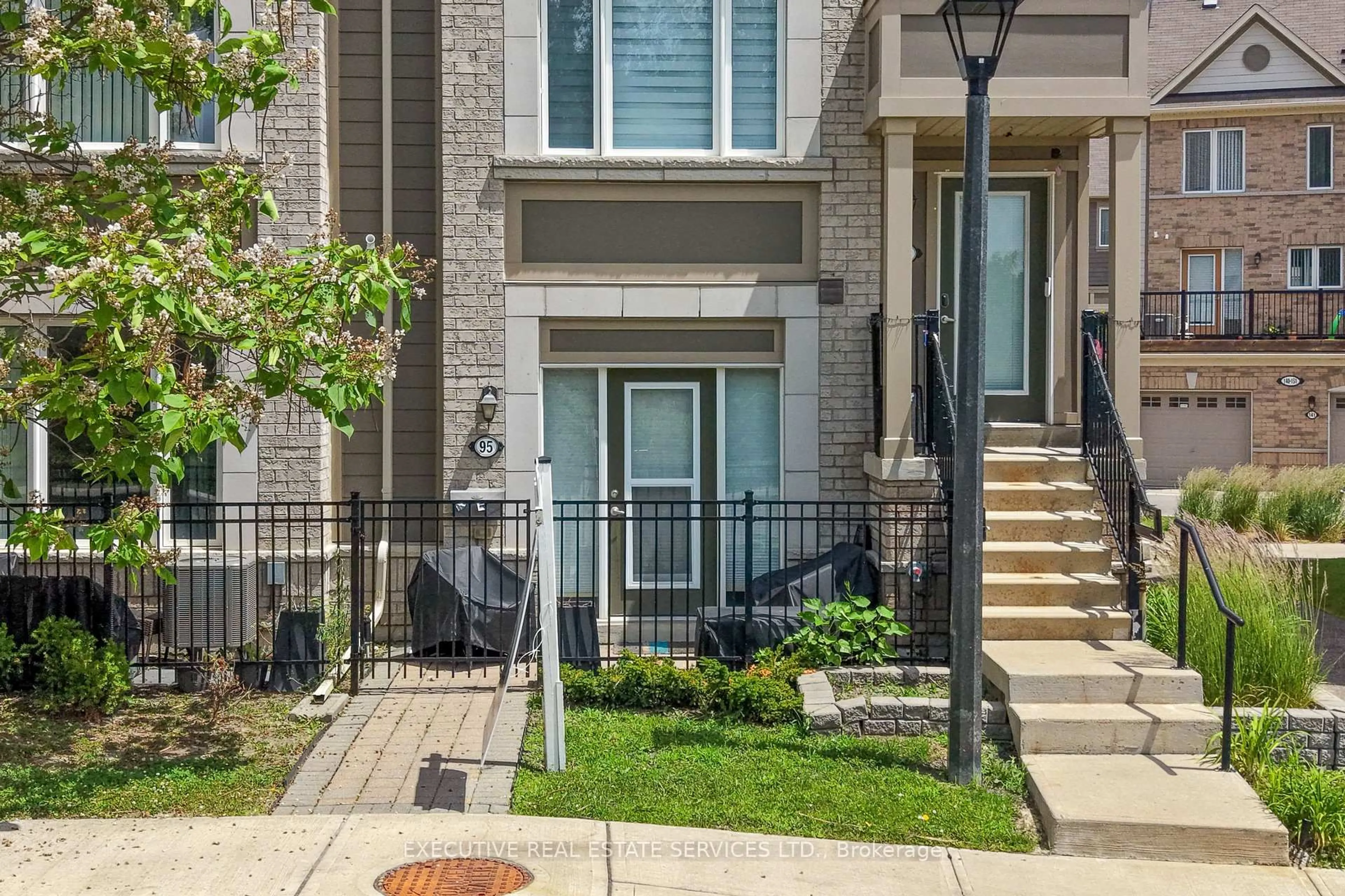 Patio, street for 1 Beckenrose Crt #95, Brampton Ontario L6Y 6G2