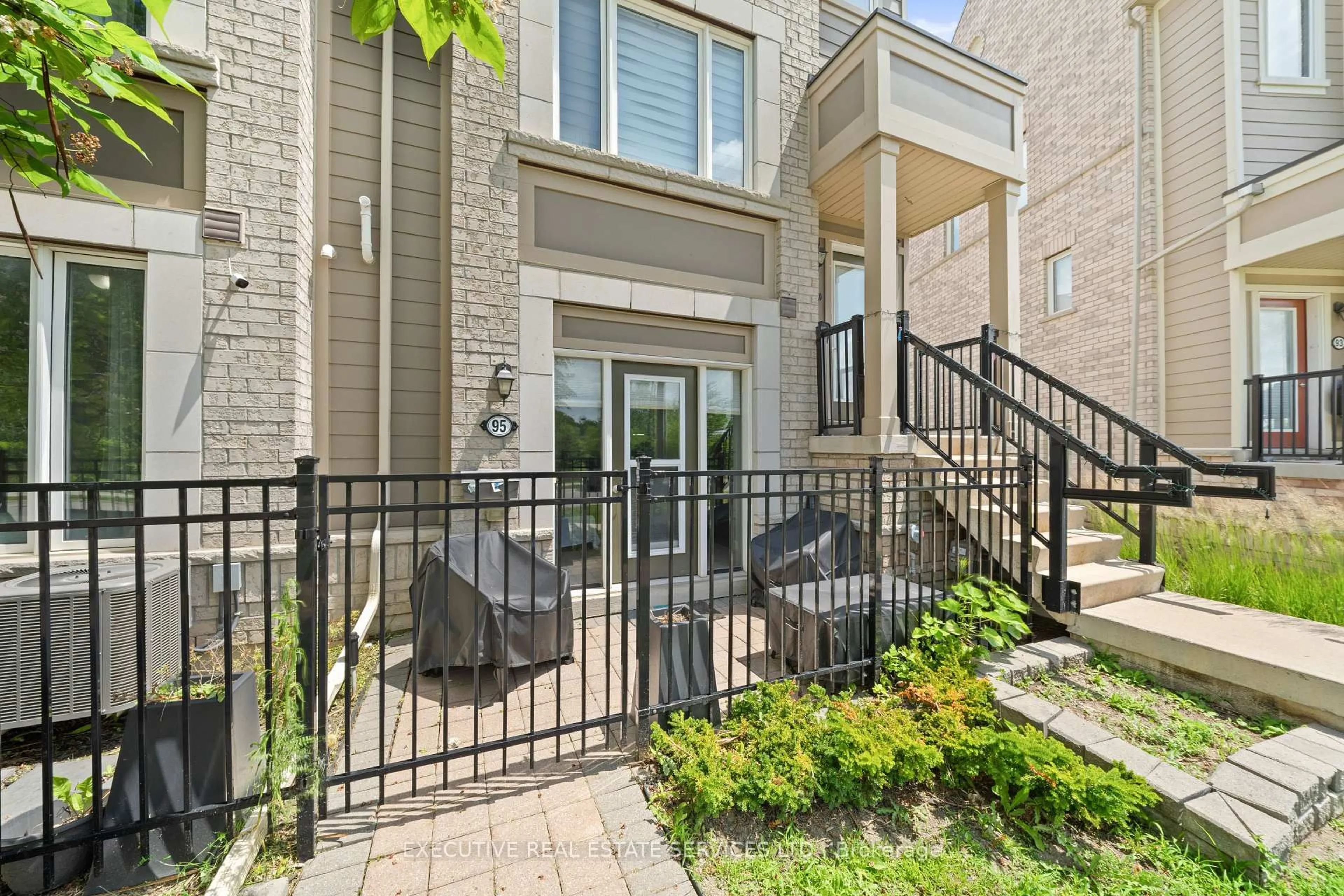 Unknown for 1 Beckenrose Crt #95, Brampton Ontario L6Y 6G2