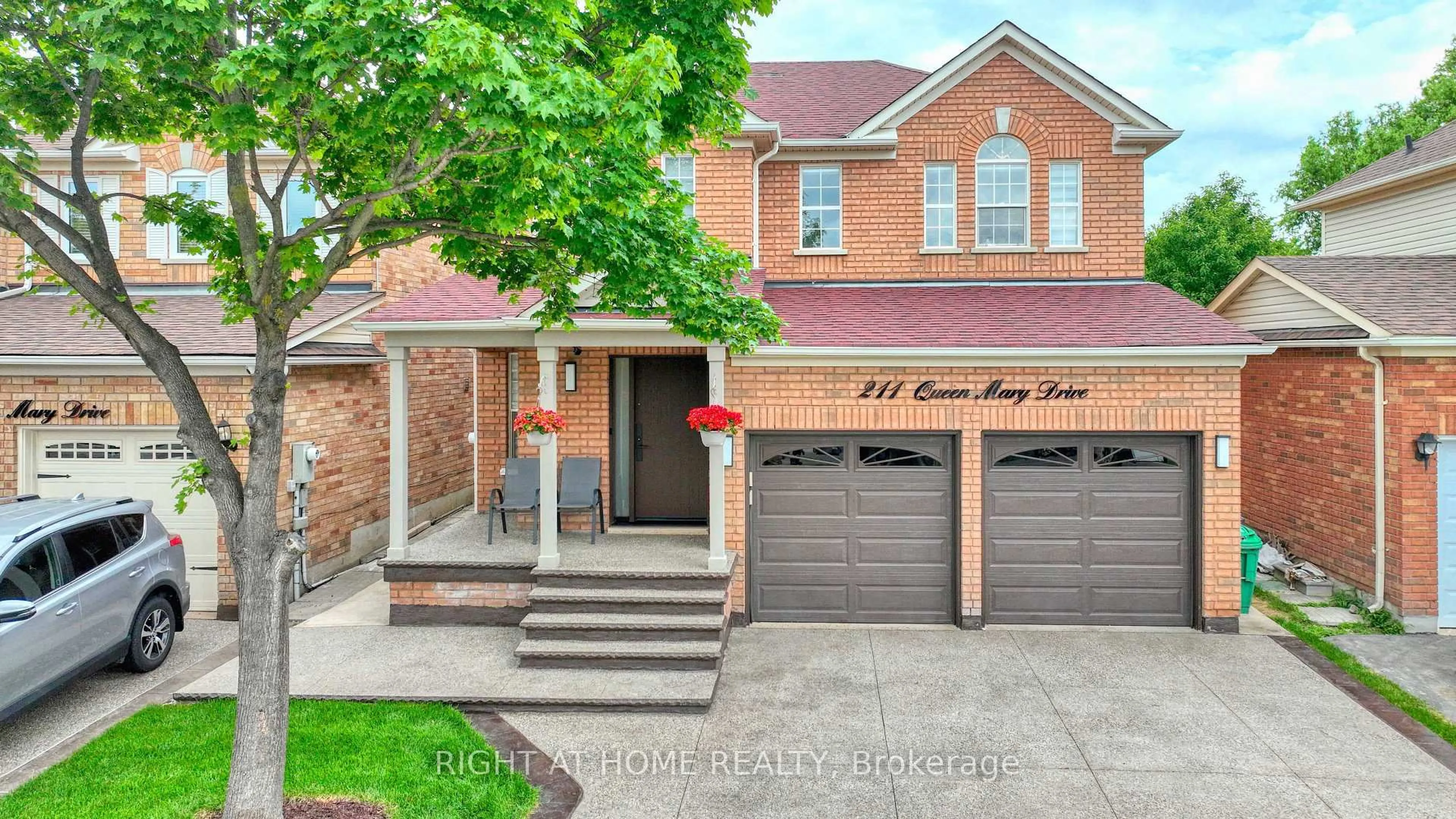 Home with brick exterior material, street for 211 Queen Mary Dr, Brampton Ontario L7A 1Y9