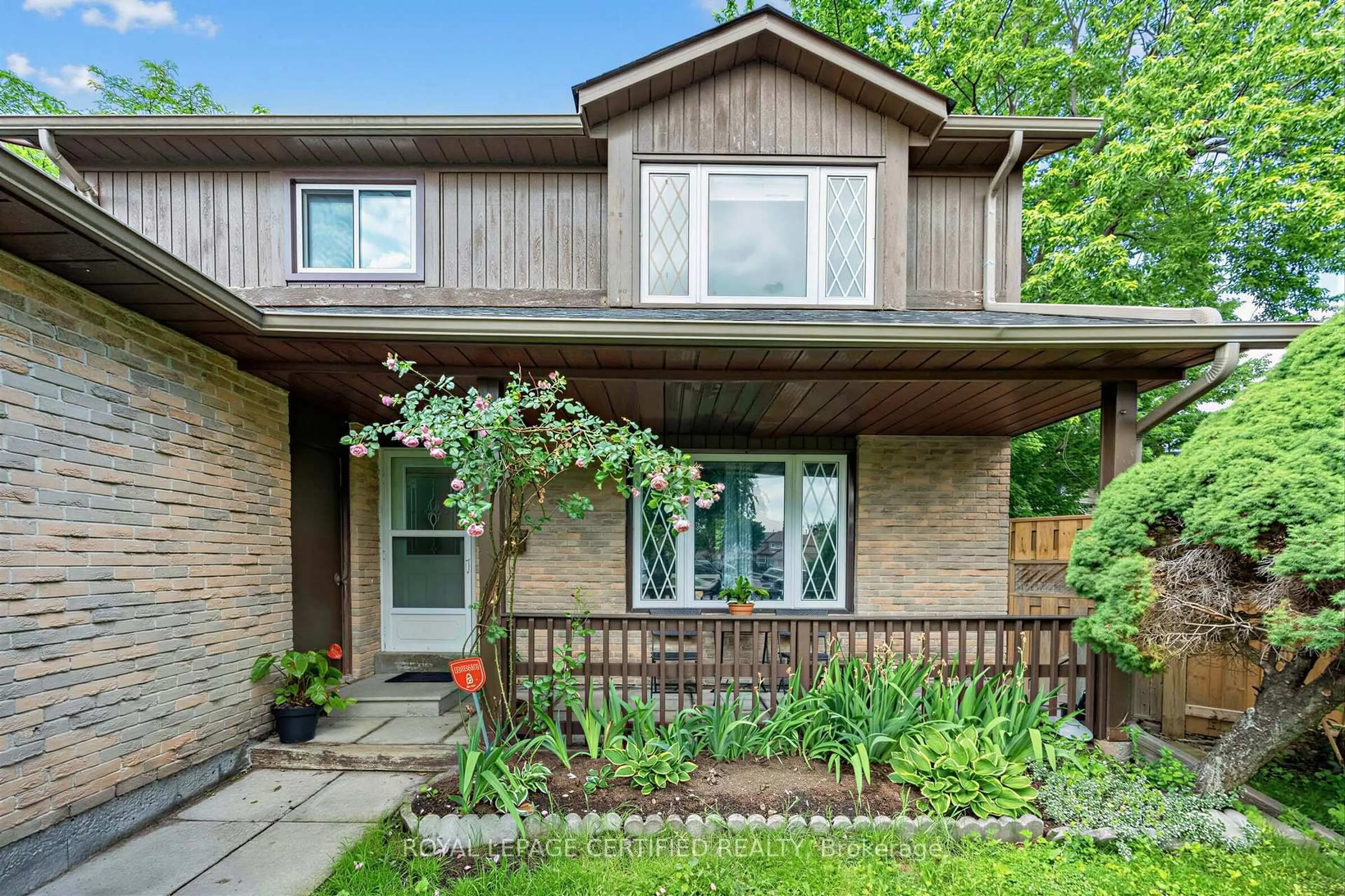 Home with brick exterior material, street for 22 Borden Hill Crt, Brampton Ontario L6S 3K7
