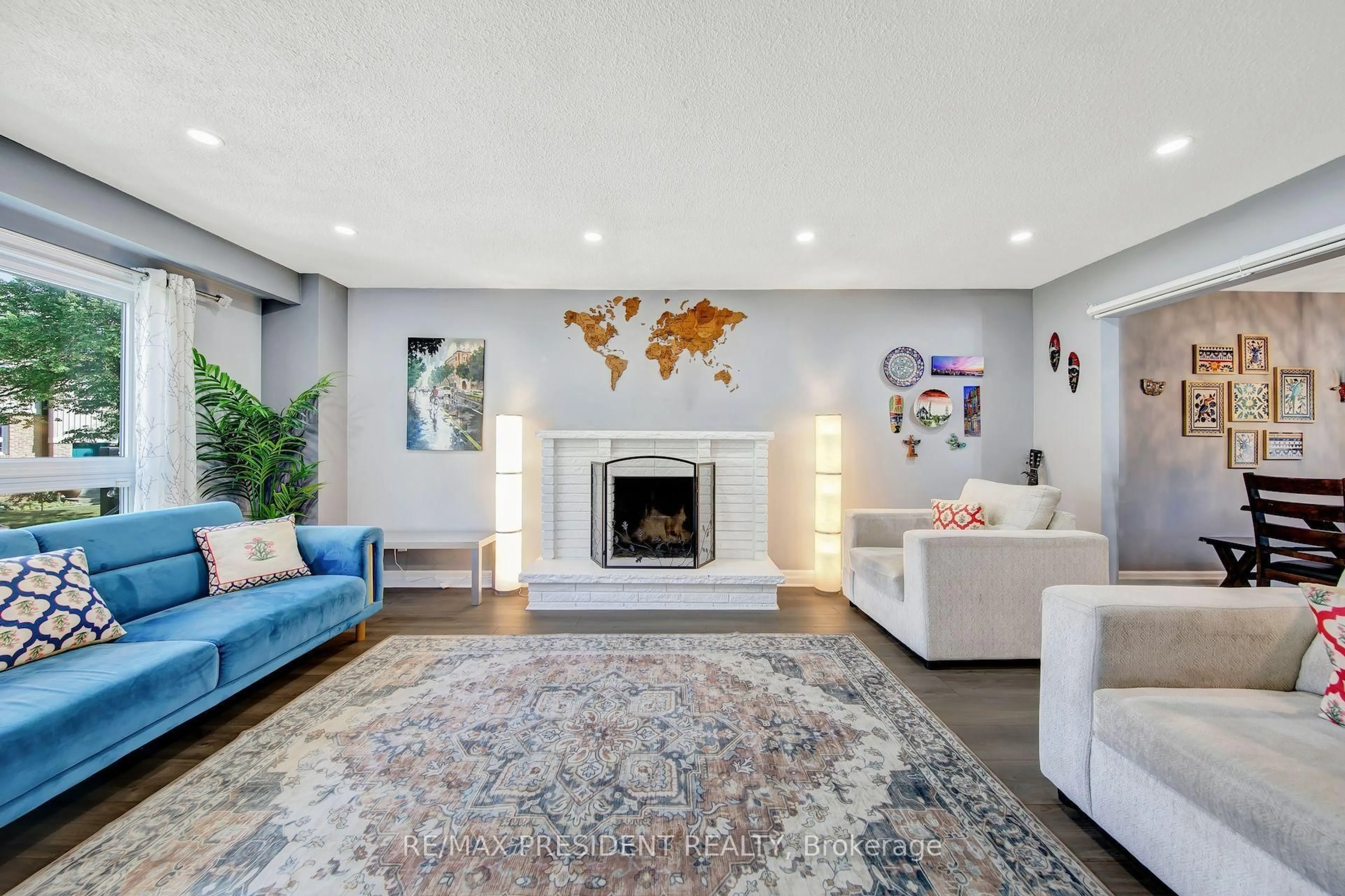 Living room with furniture, unknown for 7080 Copenhagen Rd #9, Mississauga Ontario L5N 2C9