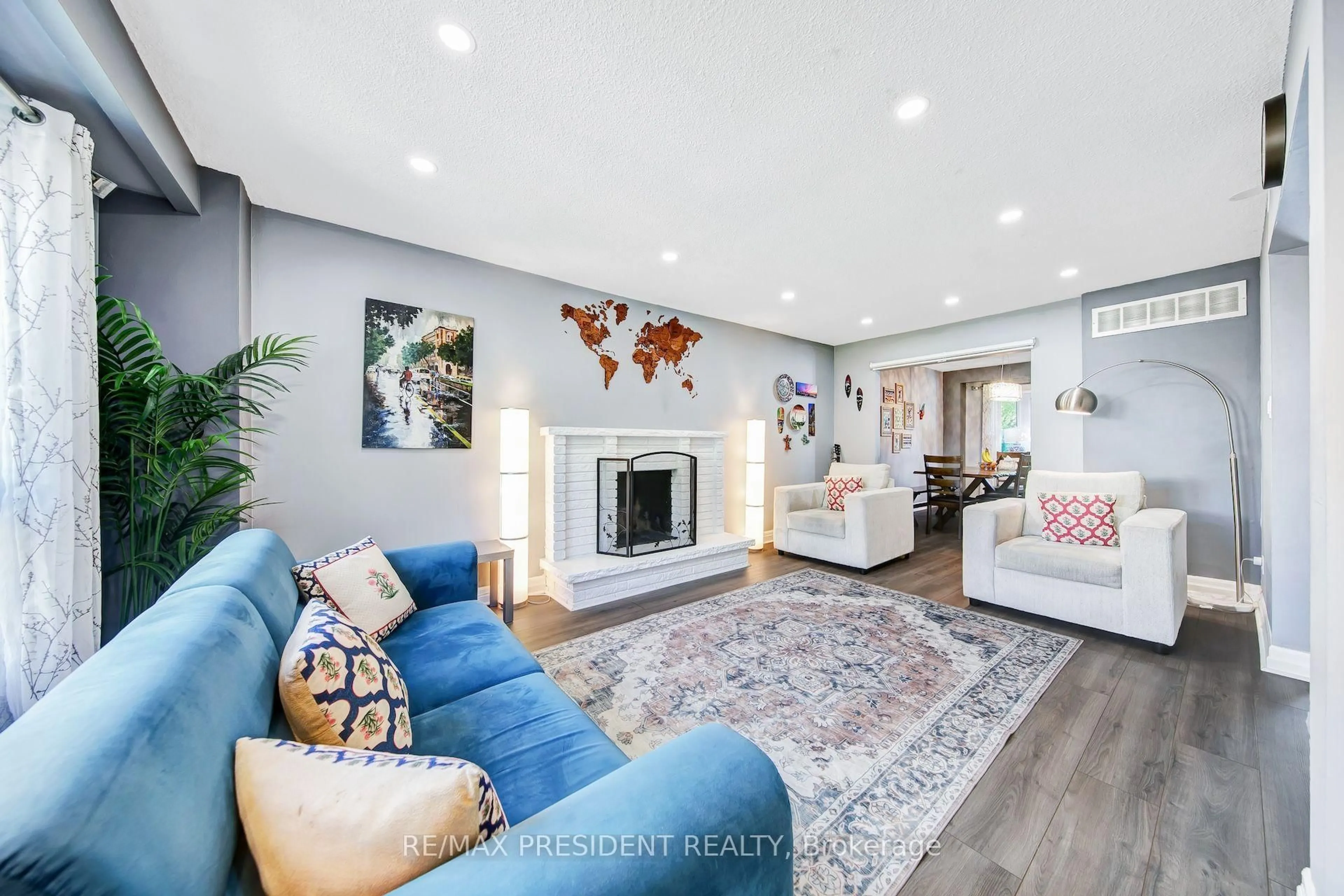 Living room with furniture, unknown for 7080 Copenhagen Rd #9, Mississauga Ontario L5N 2C9