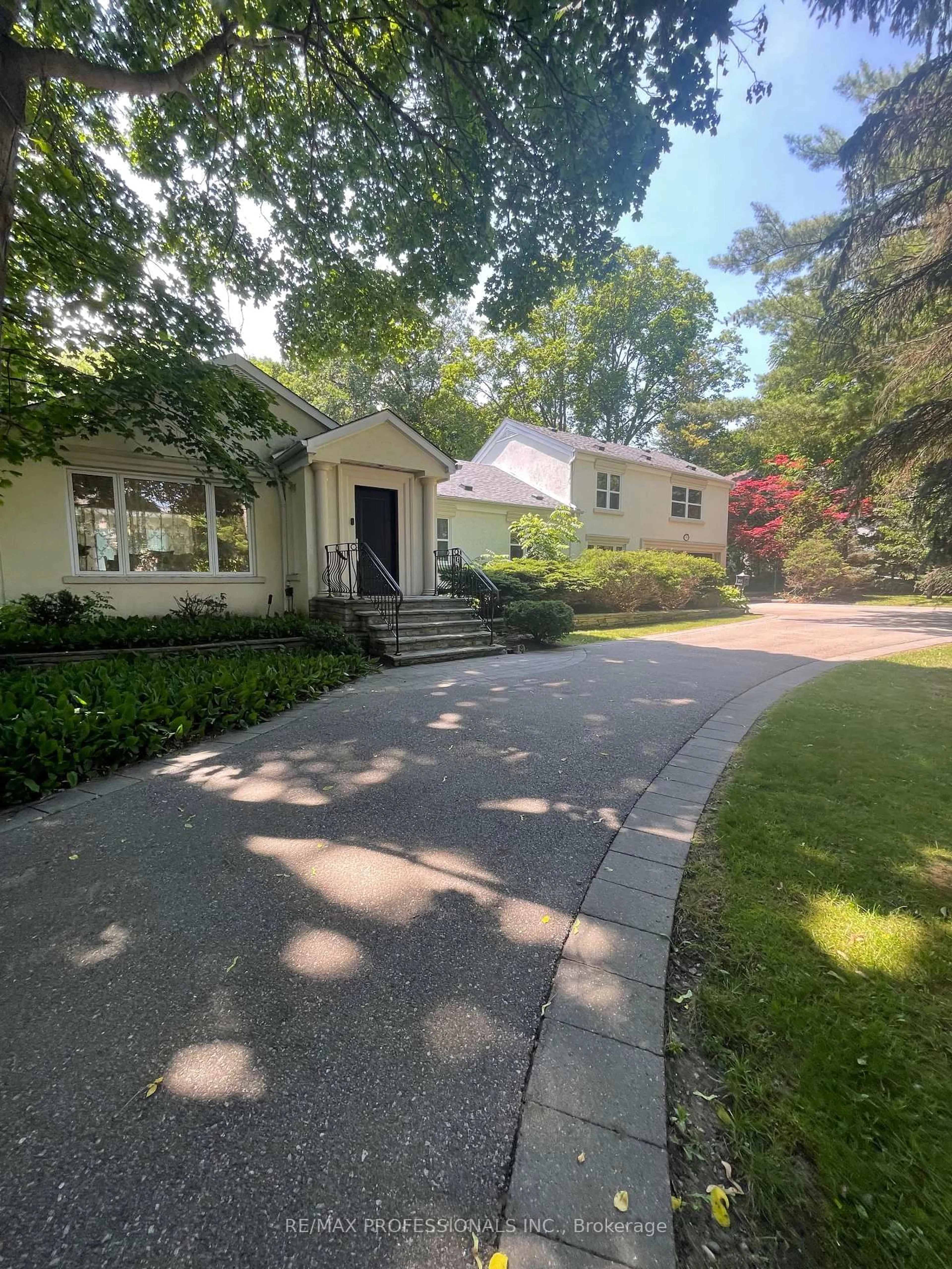 Unknown for 560 Meadow Wood Rd, Mississauga Ontario L5J 2S3