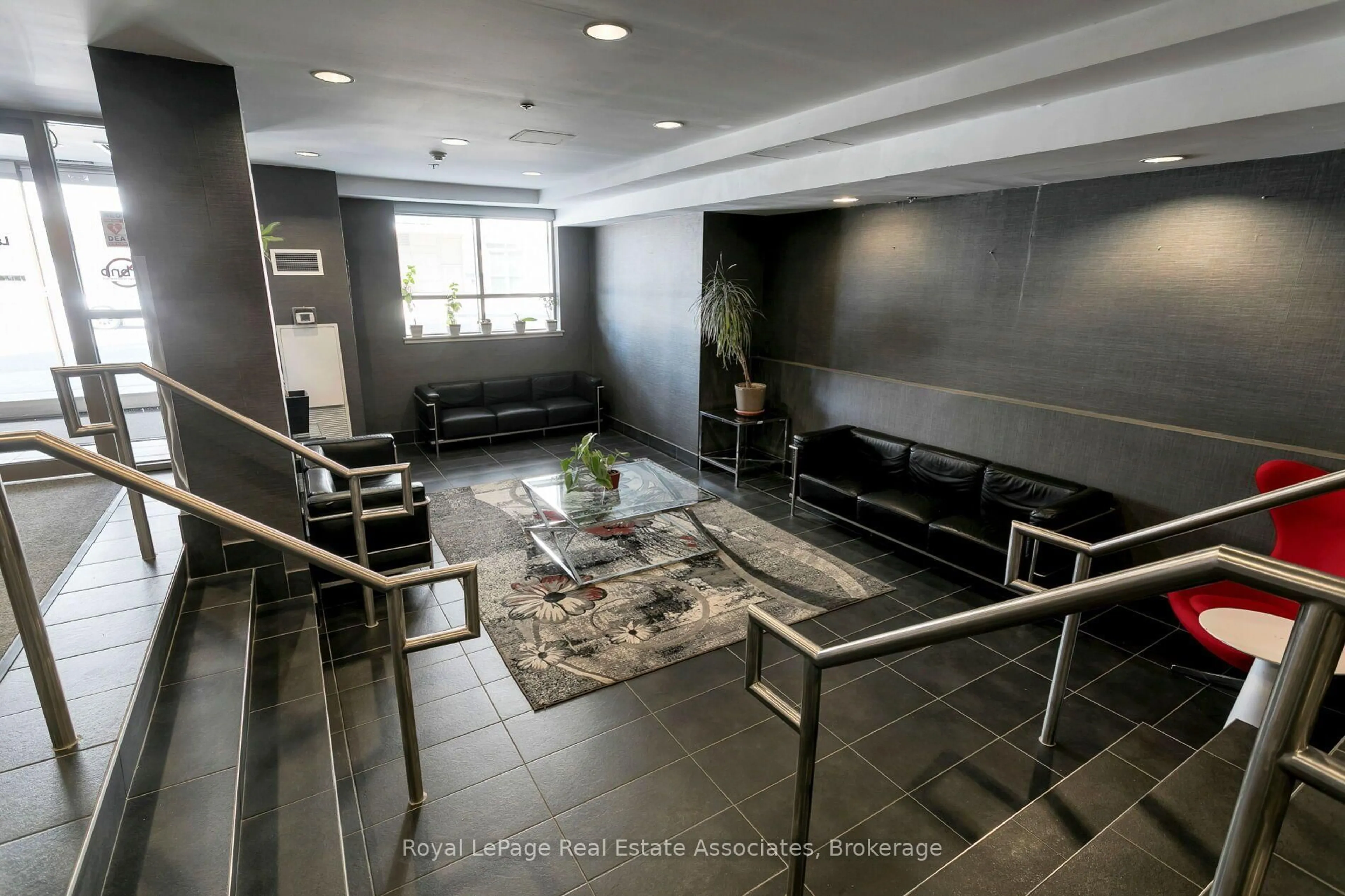 Lobby for 812 Lansdowne Ave #512, Toronto Ontario M6H 4K5