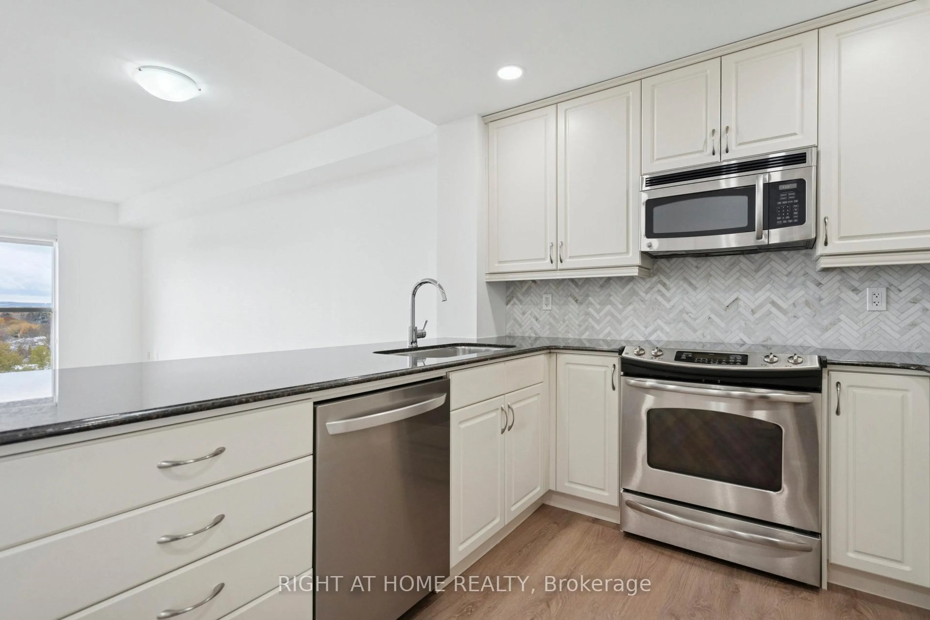 Standard kitchen, unknown for 551 Maple Ave #1002, Burlington Ontario L7S 1M7