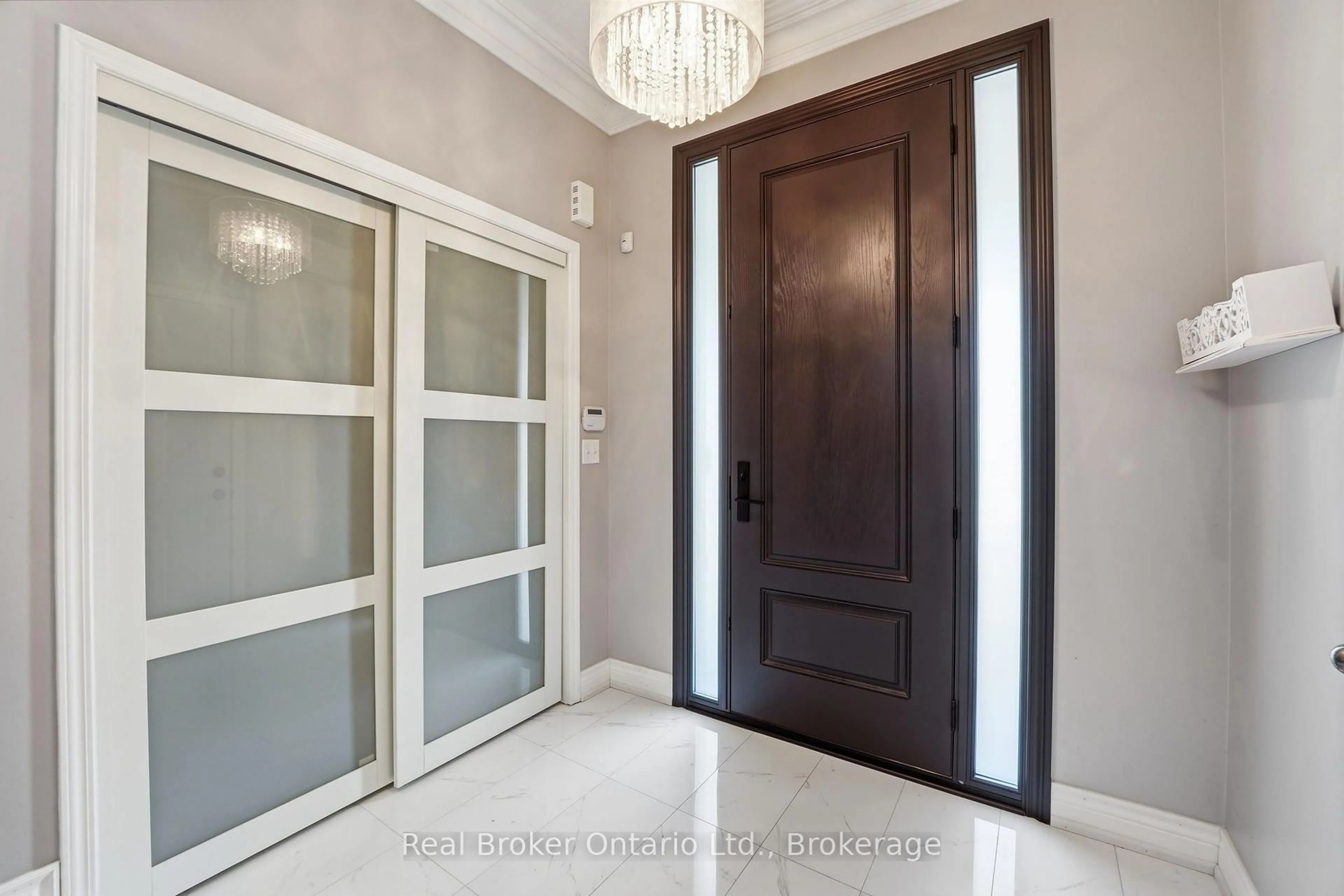Indoor entryway for 3293 Steeplechase Dr, Burlington Ontario L7M 0N7