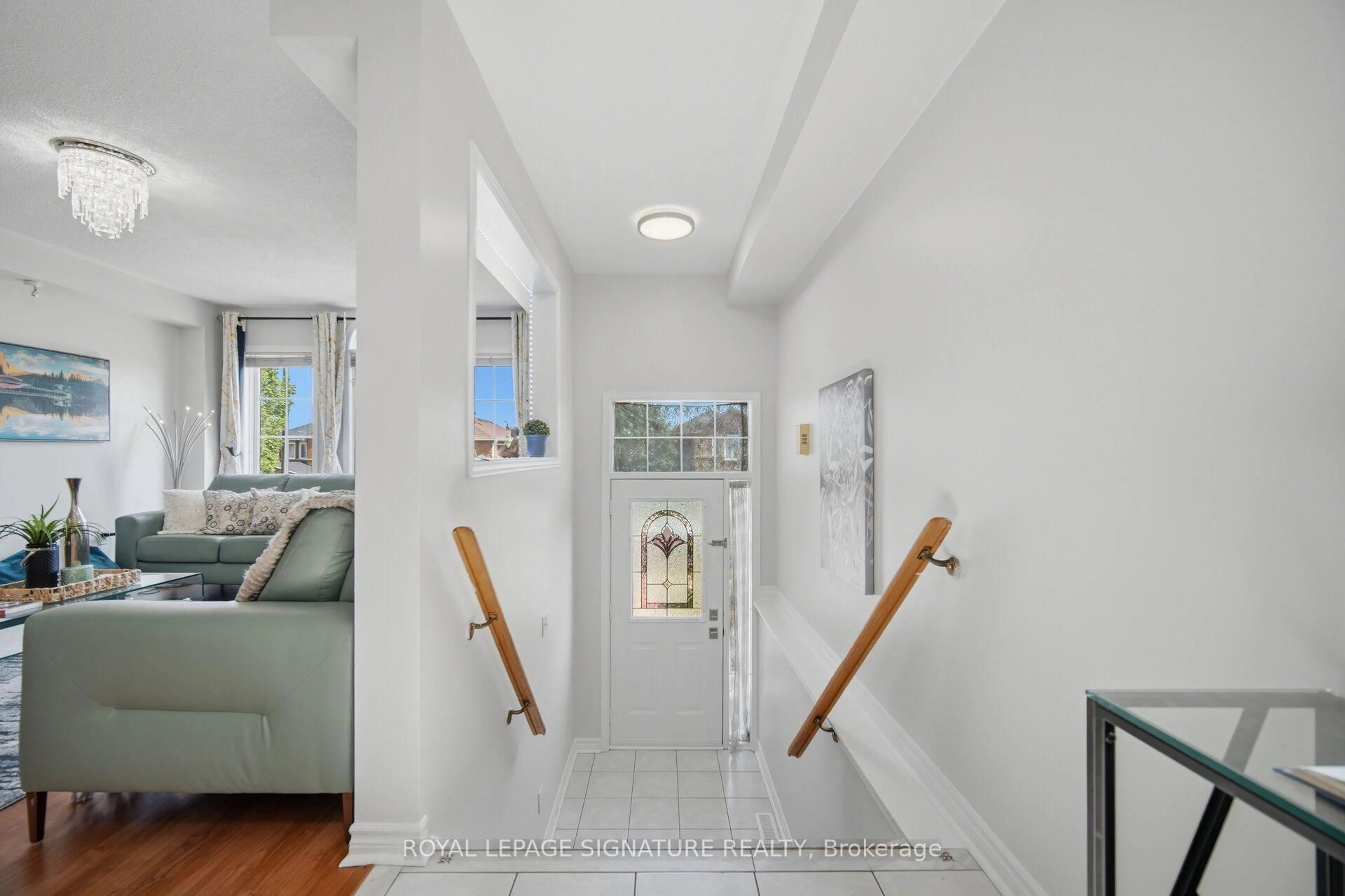 Indoor entryway for 459 Wildgrass Rd, Mississauga Ontario L5B 4H5