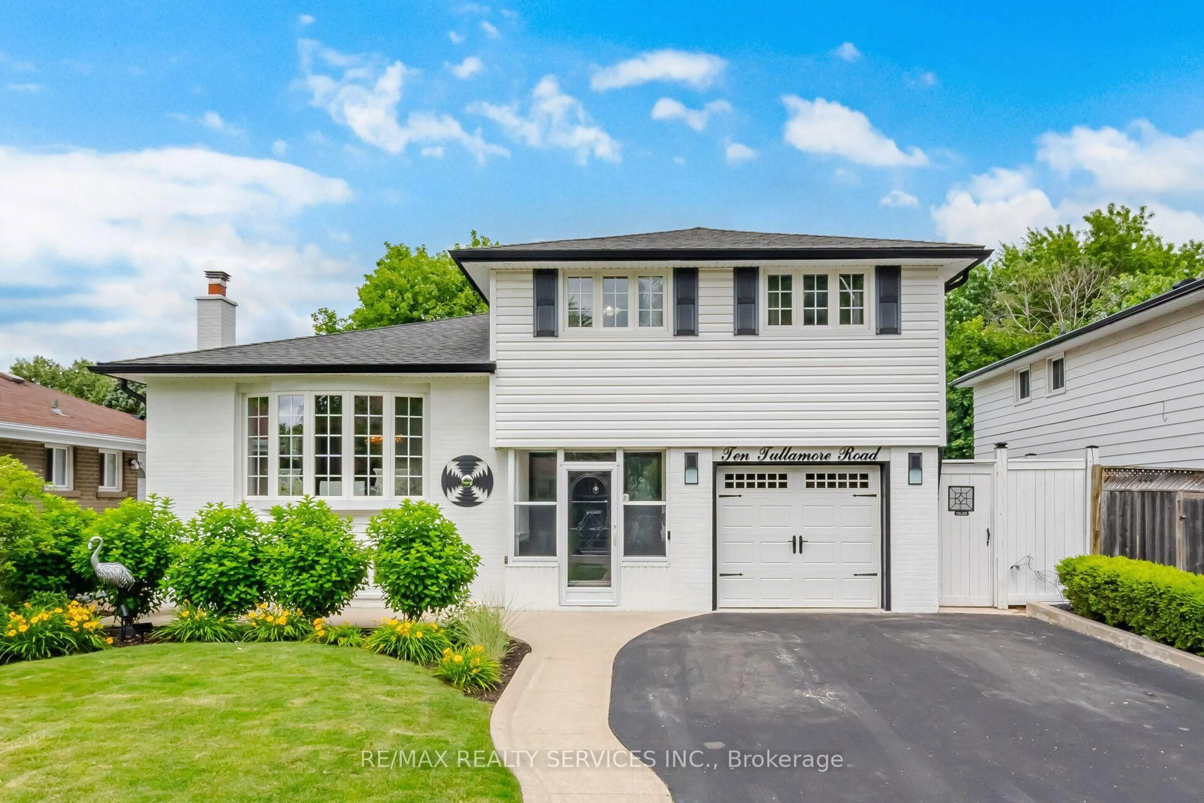 Home with vinyl exterior material, street for 10 Tullamore Rd, Brampton Ontario L6W 1J7