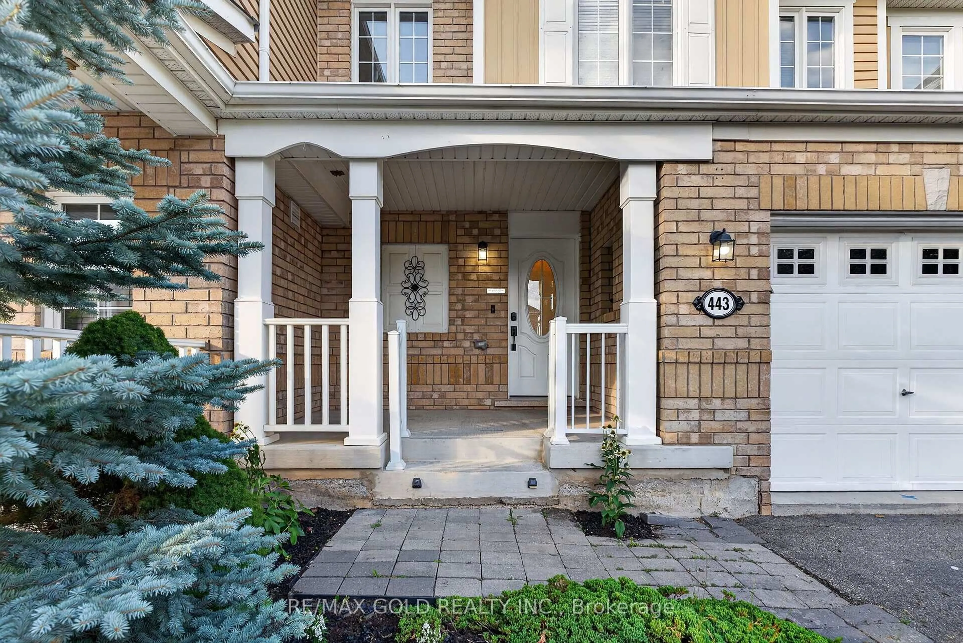 Indoor entryway for 443 Cavanagh Lane, Milton Ontario L9T 8G6