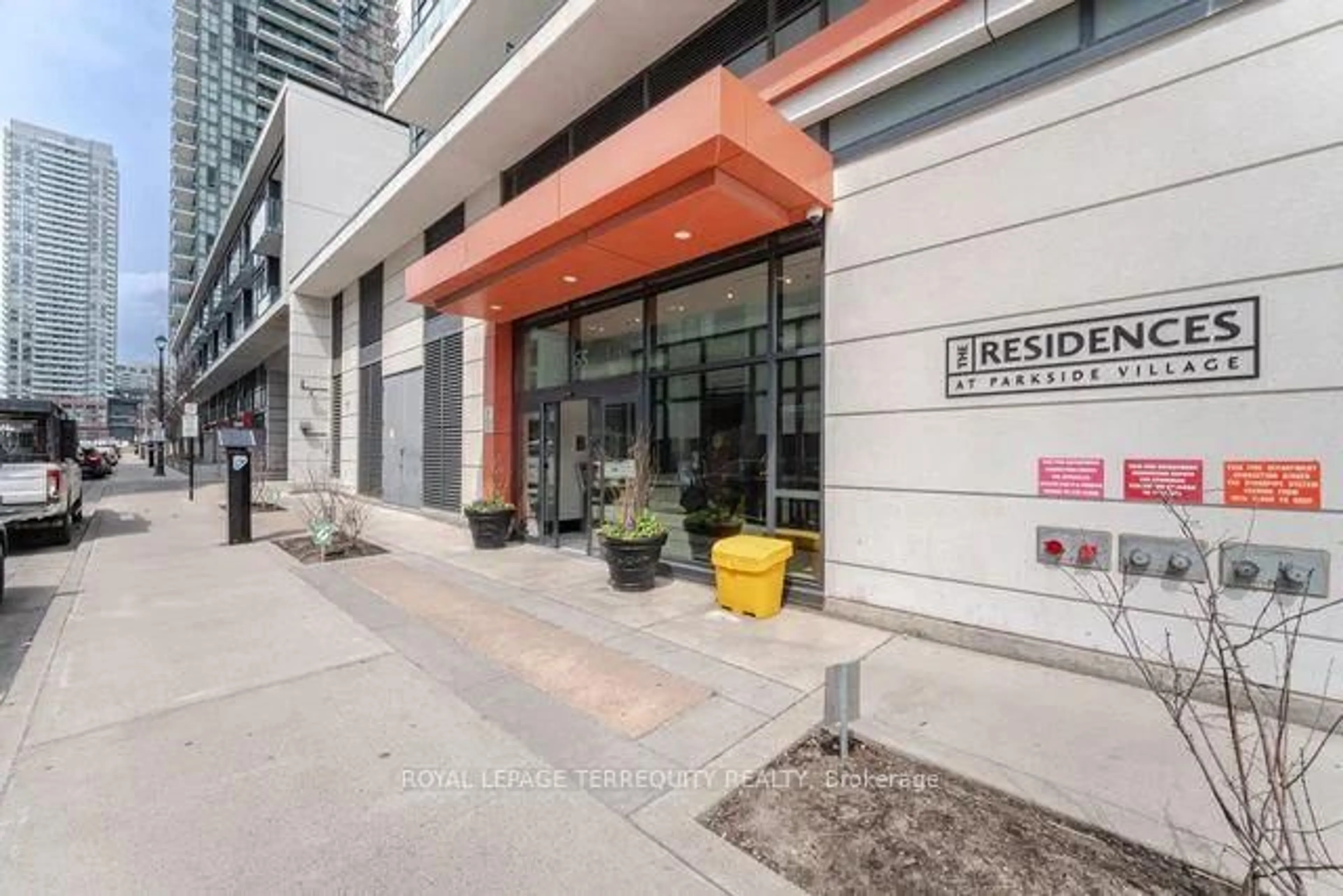 Indoor foyer for 4065 Brickstone Mews #3007, Mississauga Ontario L5B 0G3