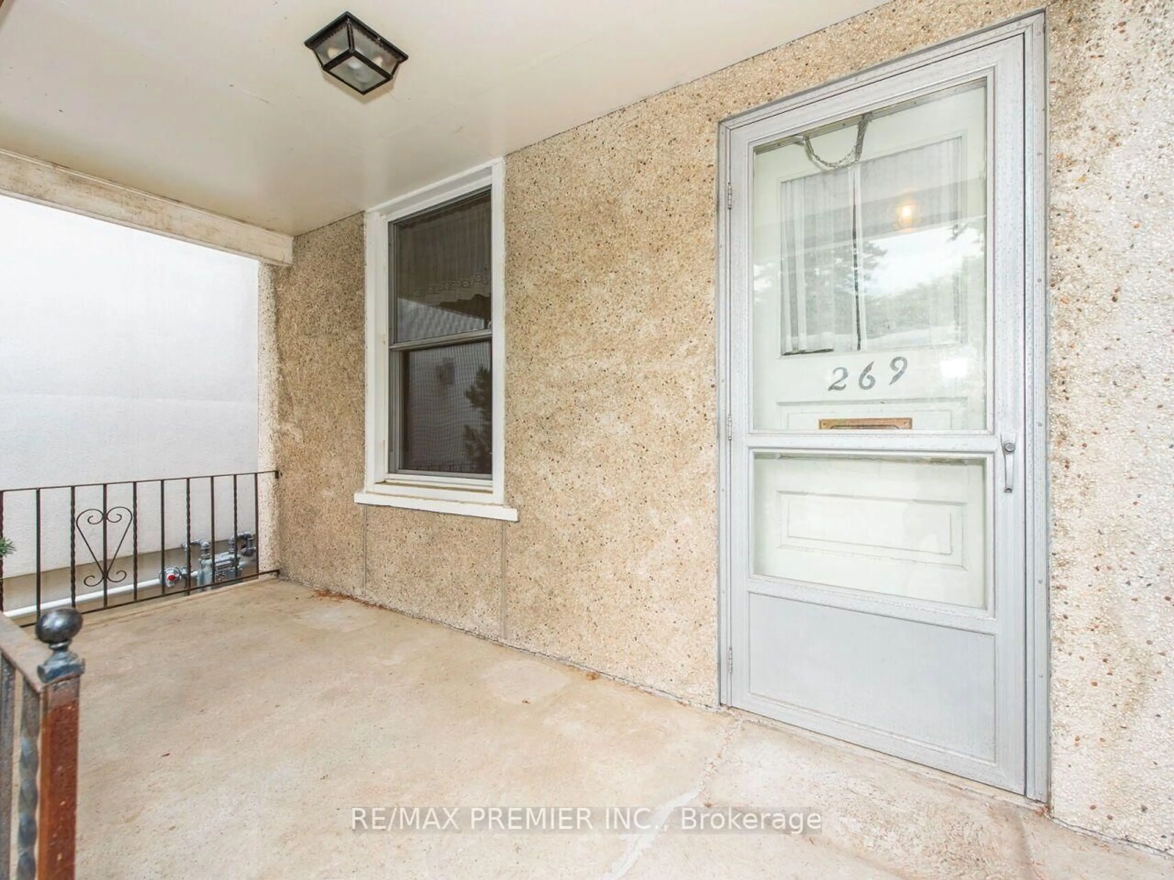 Indoor entryway for 269 Windermere Ave, Toronto Ontario M6S 3K4