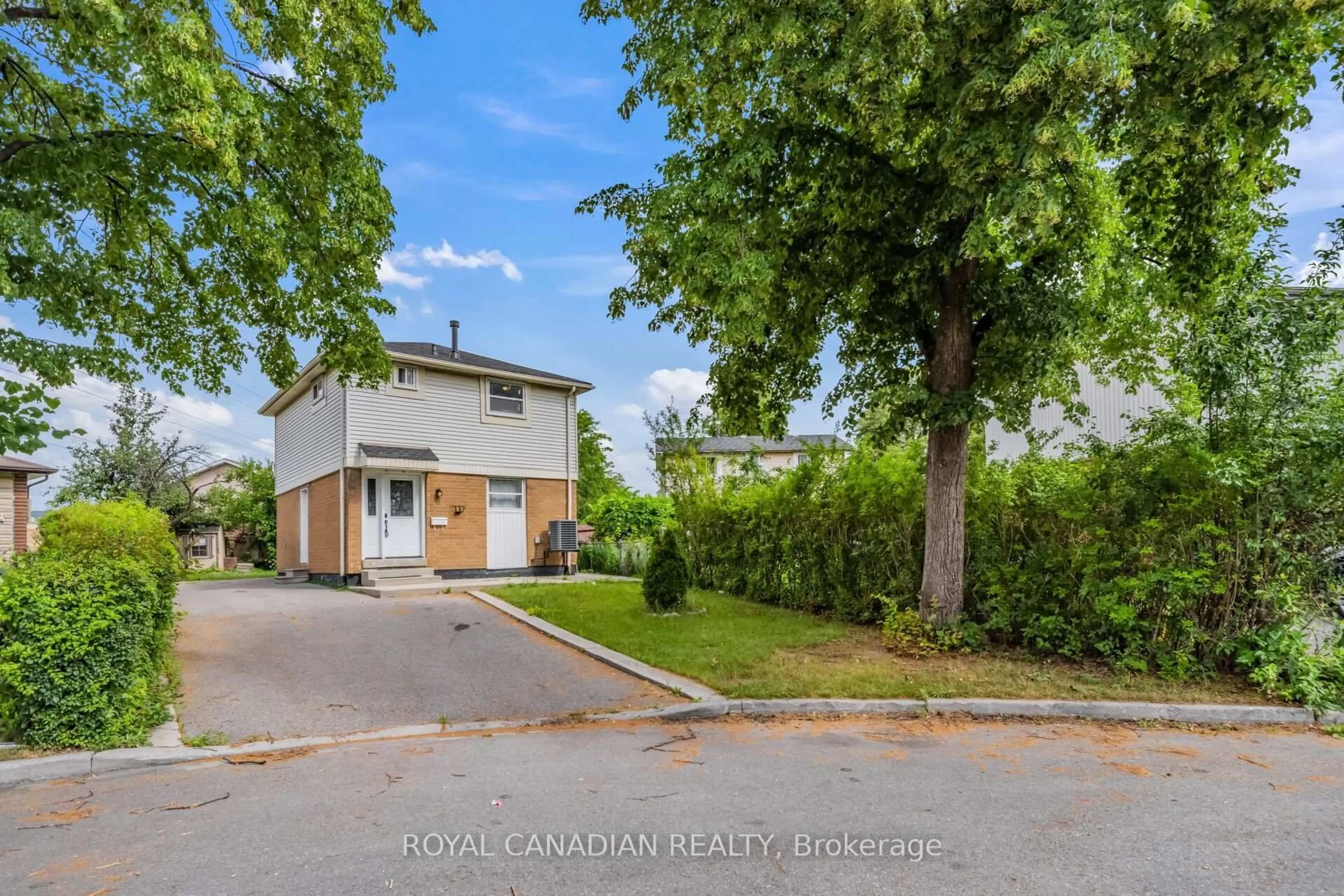 A pic from outside/outdoor area/front of a property/back of a property/a pic from drone, street for 6 Damascus Dr, Toronto Ontario M9V 4G1