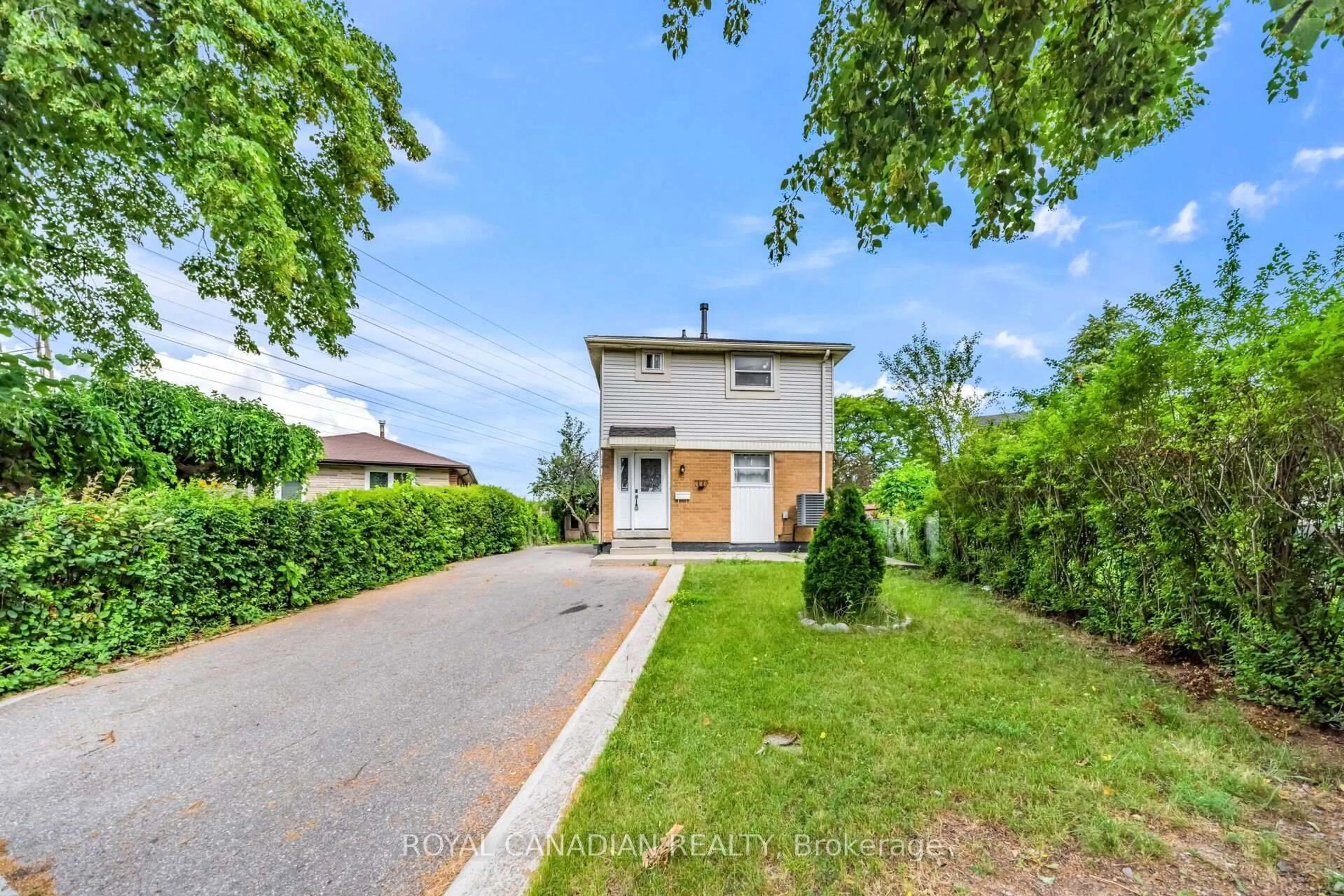 A pic from outside/outdoor area/front of a property/back of a property/a pic from drone, street for 6 Damascus Dr, Toronto Ontario M9V 4G1