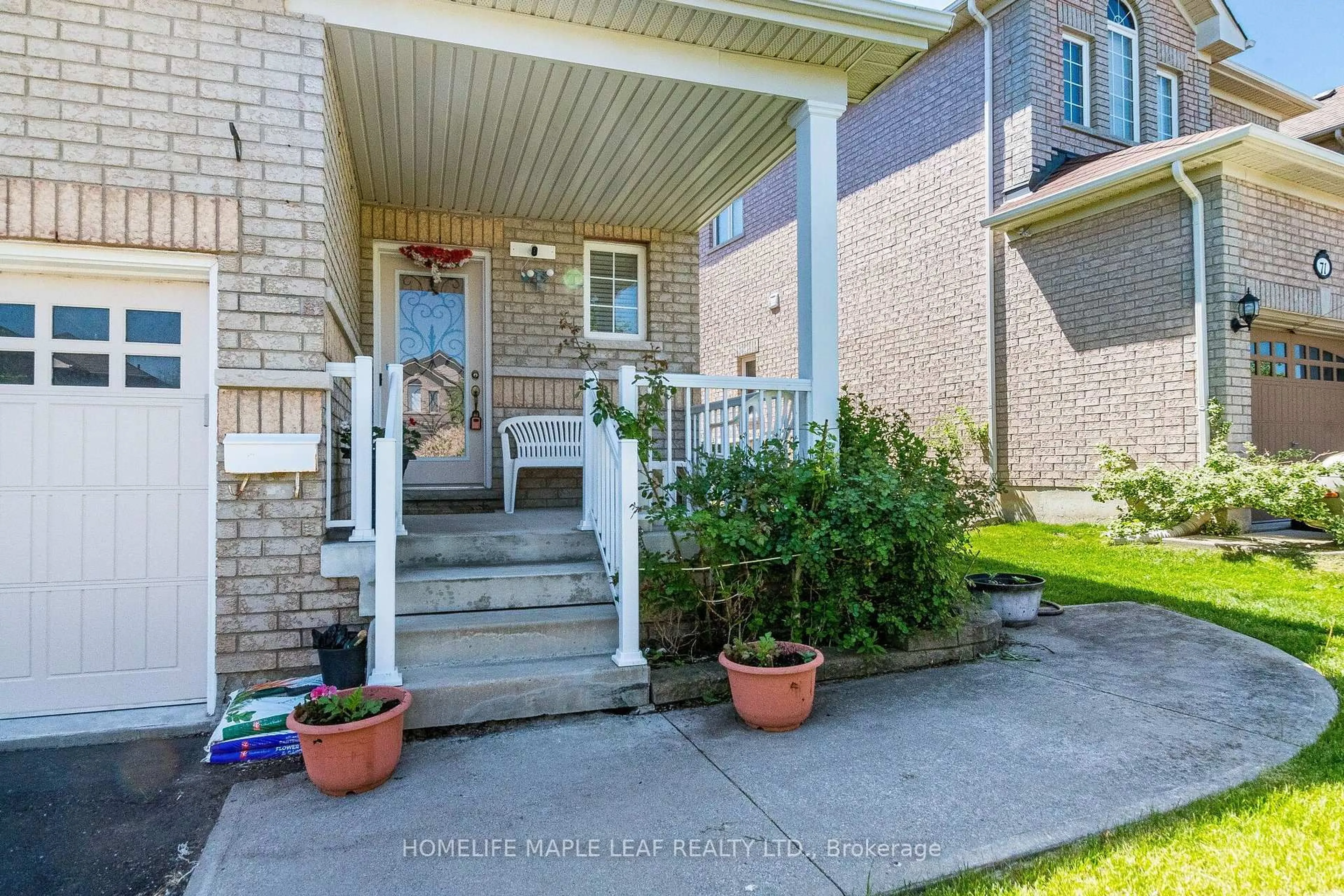 Indoor entryway for 73 Meadowlark Dr, Halton Hills Ontario L7G 6N6