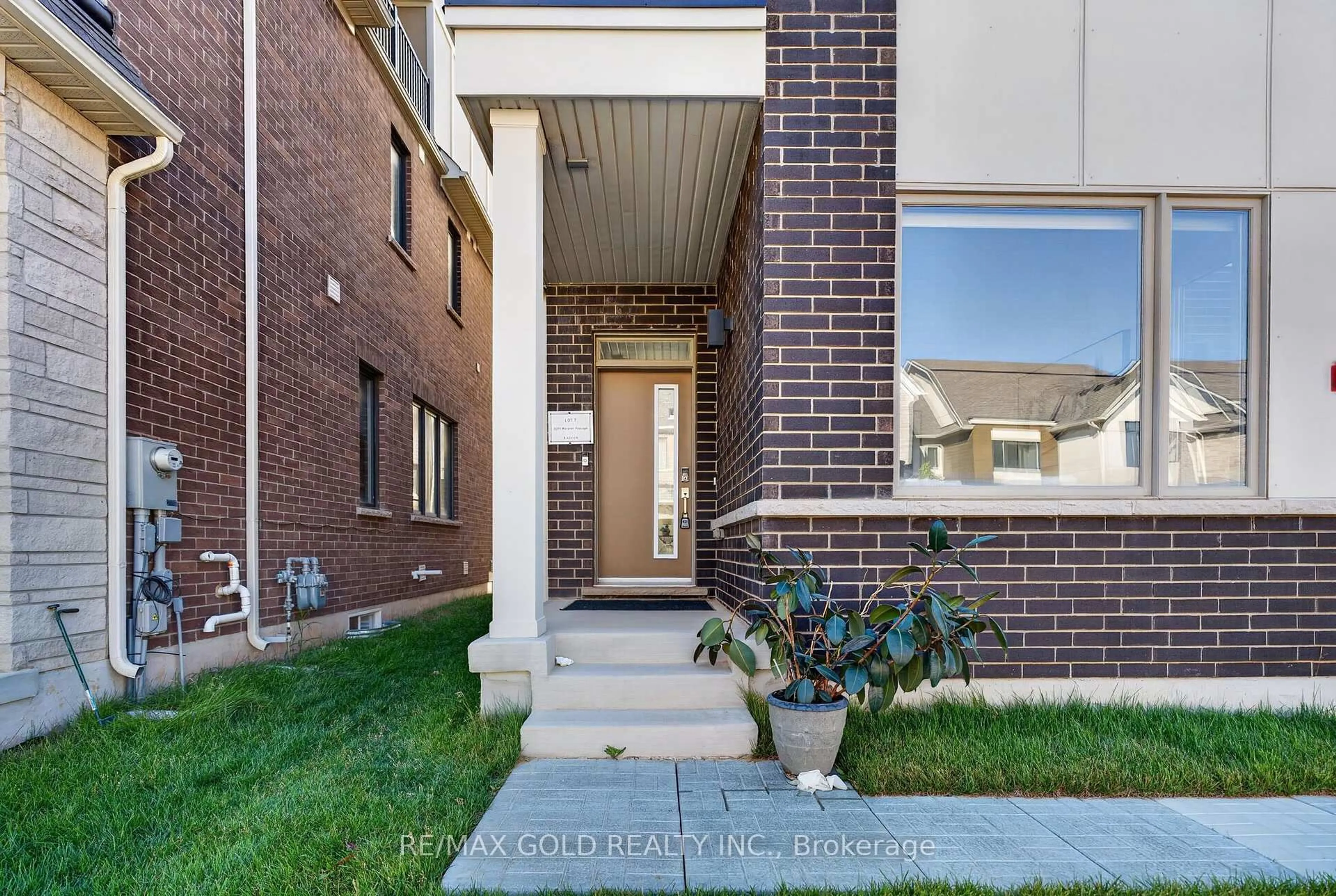 Home with brick exterior material, street for 3288 Mariner Pass, Oakville Ontario L6M 4K1
