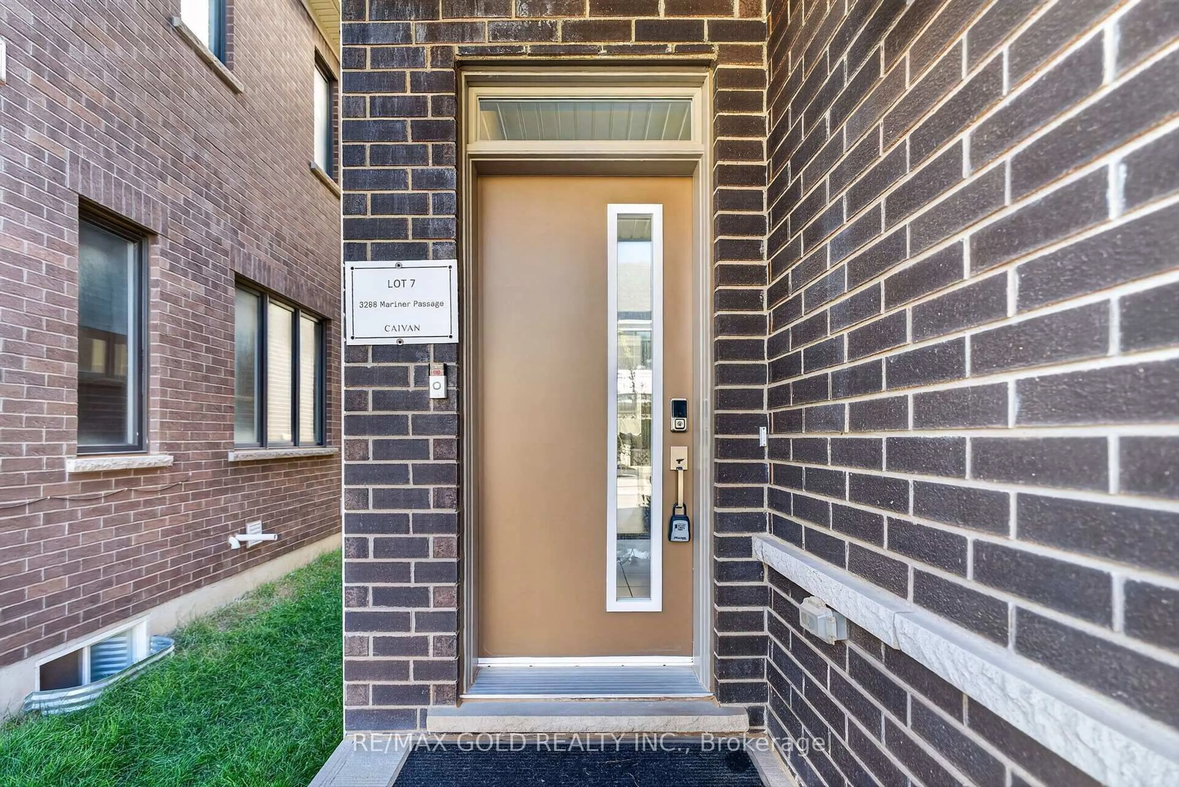 Home with brick exterior material, street for 3288 Mariner Pass, Oakville Ontario L6M 4K1