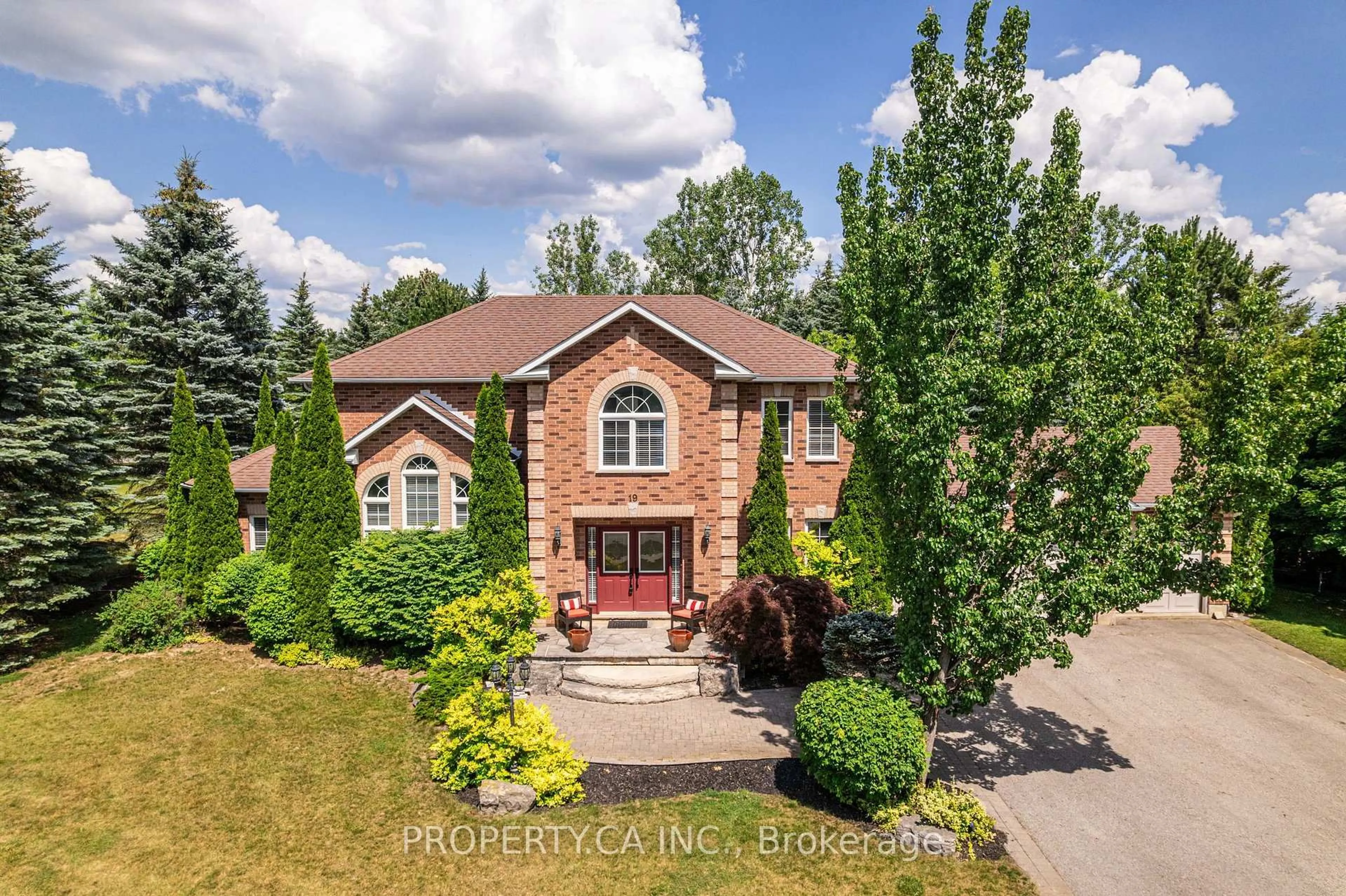 A pic from outside/outdoor area/front of a property/back of a property/a pic from drone, street for 19 Jean St, Caledon Ontario L7C 1P7