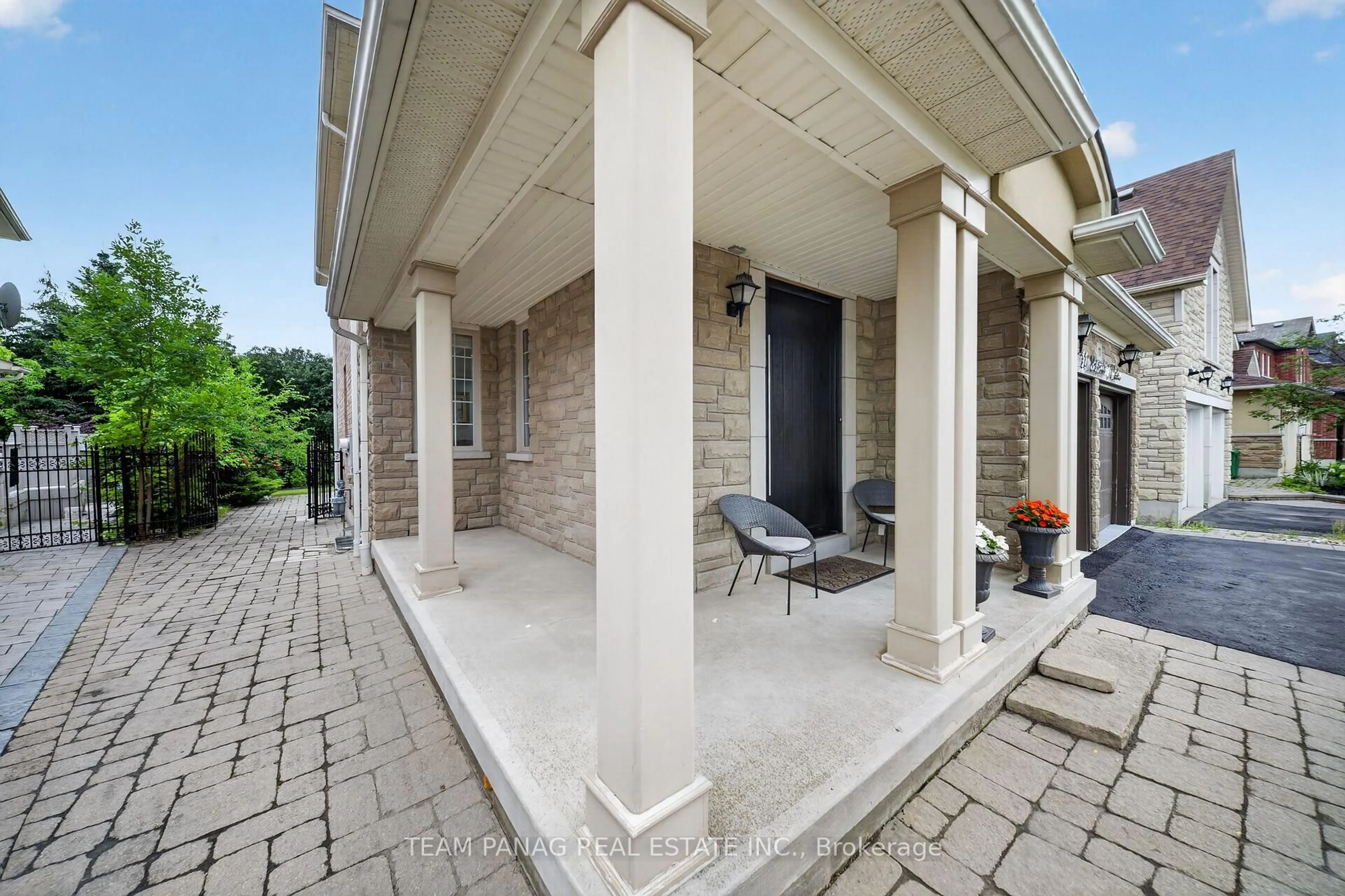 Patio, street for 11 Belleville Dr, Brampton Ontario L6P 1V7