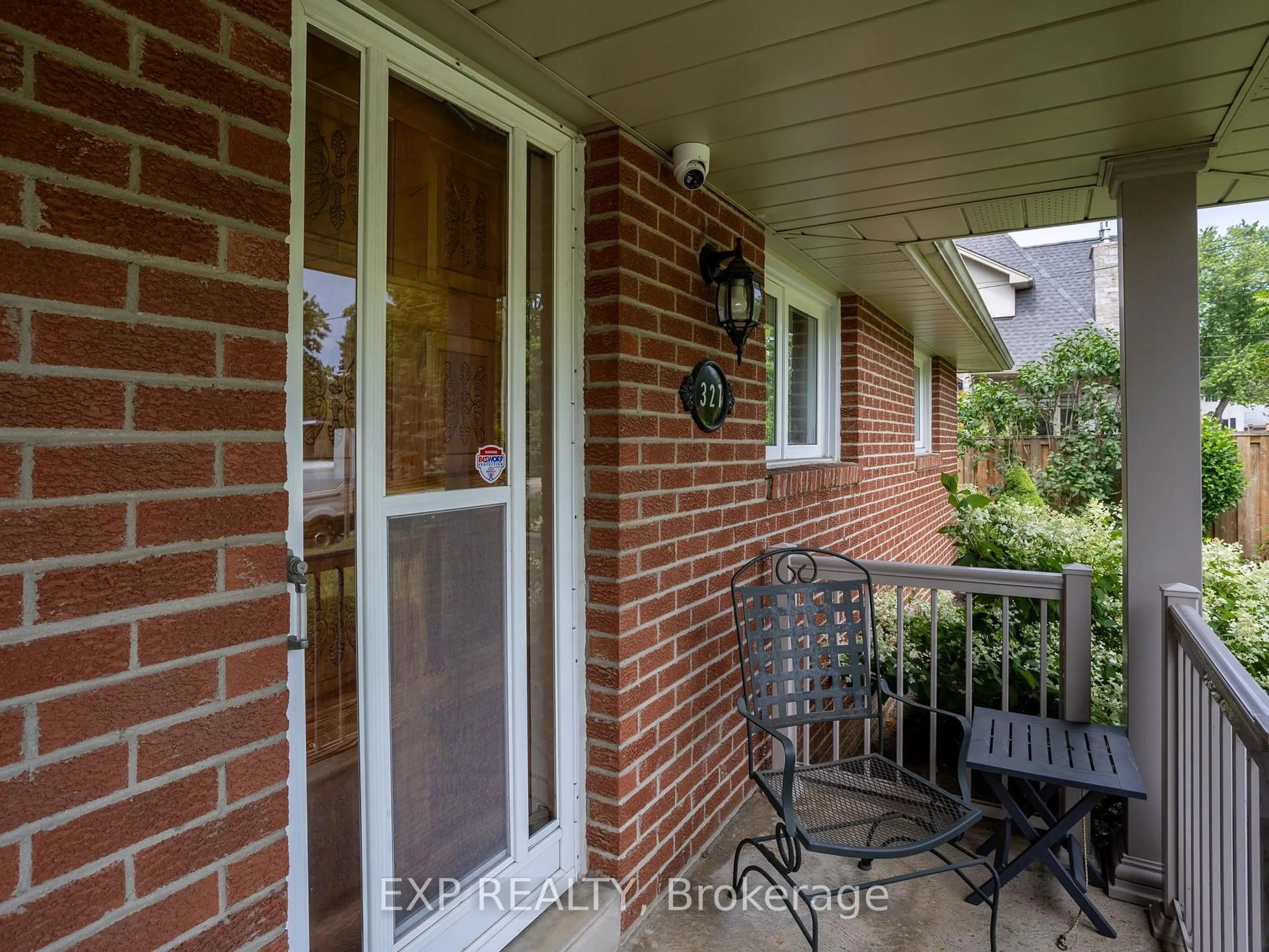 Indoor entryway for 327 Angelene St, Mississauga Ontario L5G 1X5