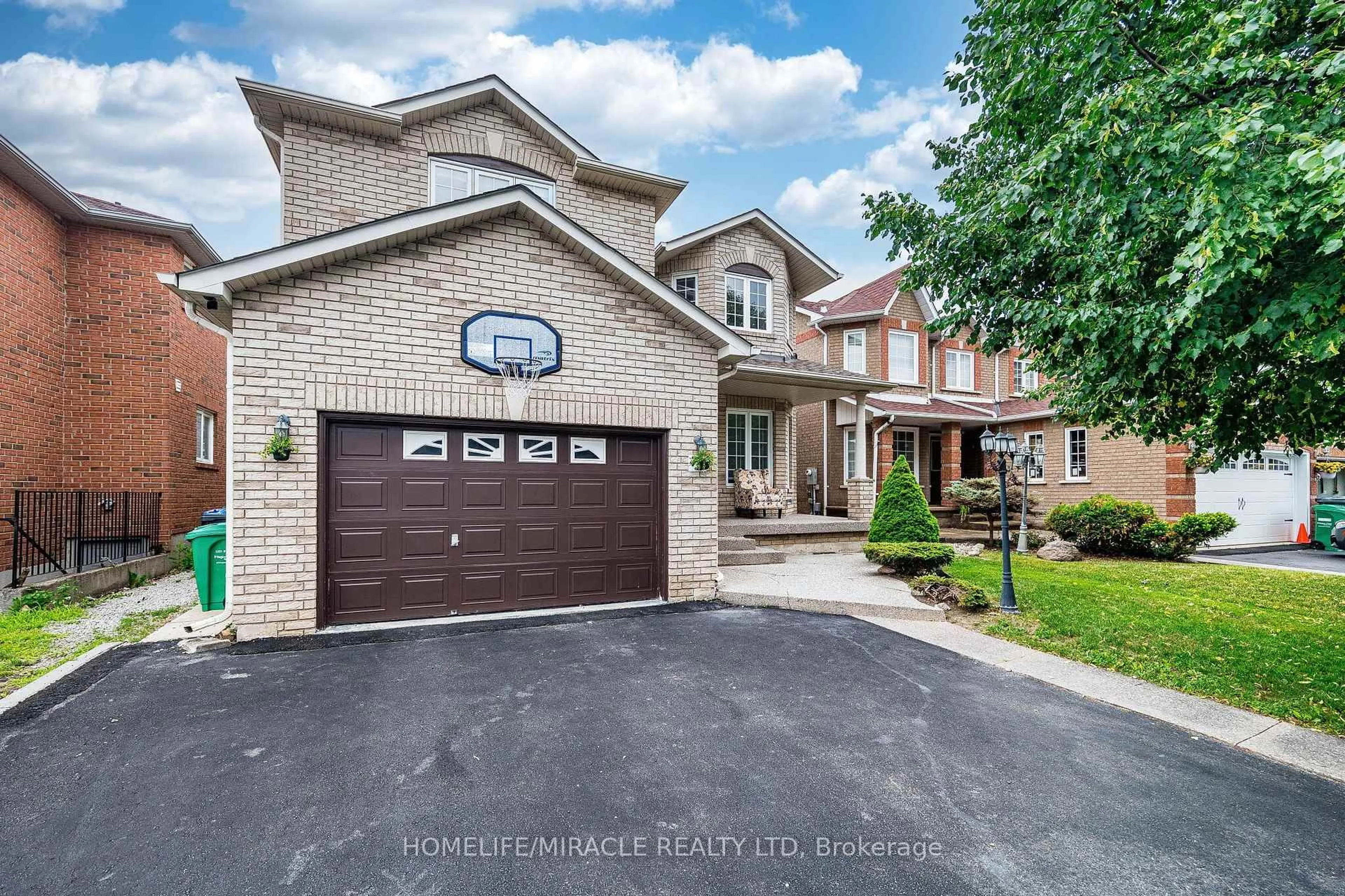 Home with brick exterior material, street for 72 Lockwood Rd, Brampton Ontario L6Y 5C6