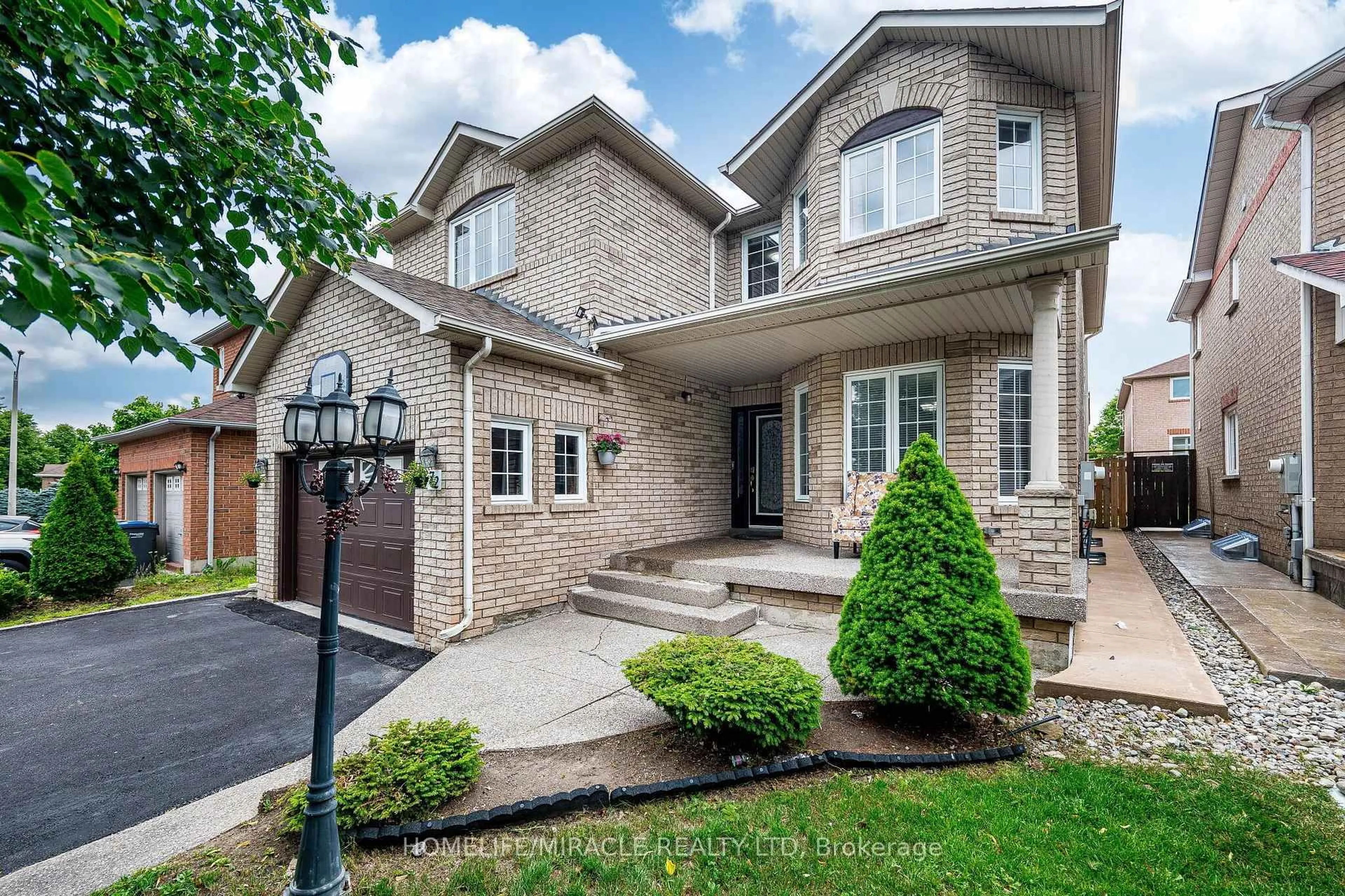 Home with brick exterior material, street for 72 Lockwood Rd, Brampton Ontario L6Y 5C6