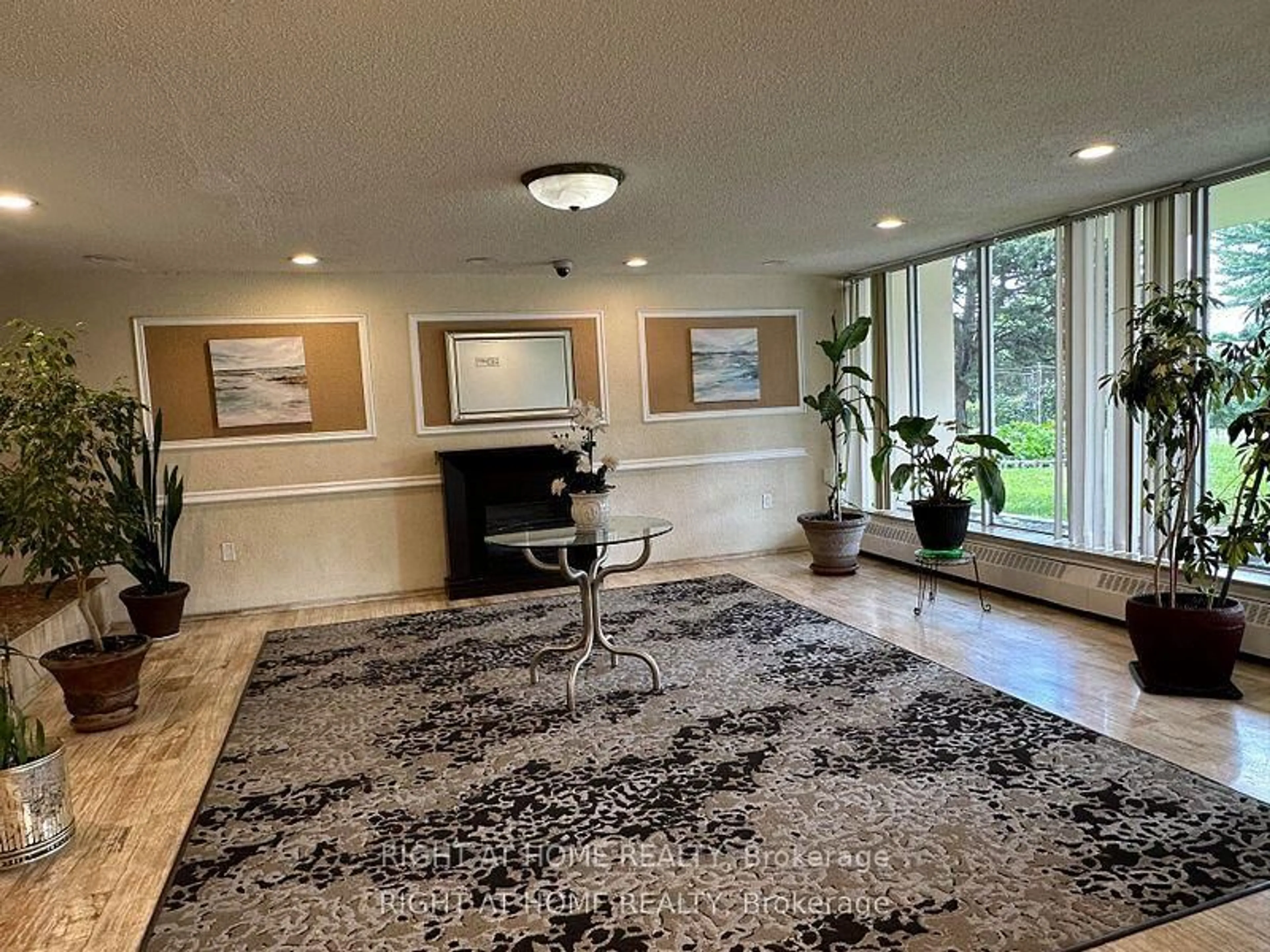Indoor foyer for 335 Driftwood Ave #211, Toronto Ontario M3N 2P3