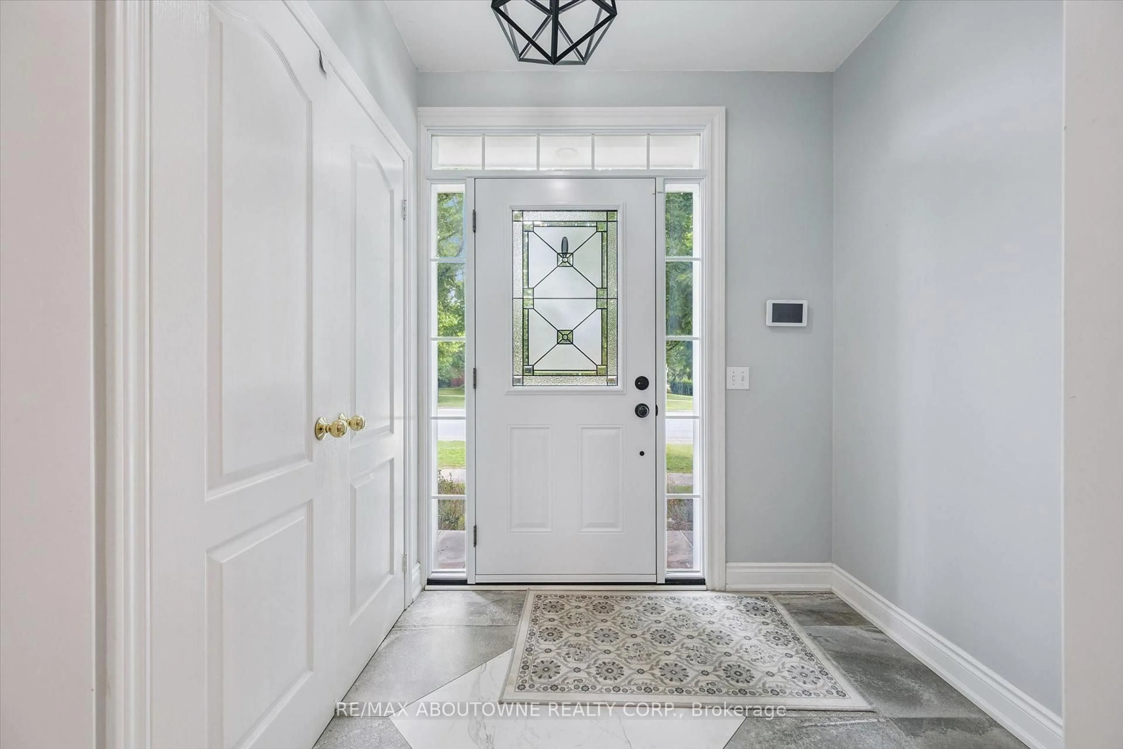 Indoor entryway for 2456 Sixth Line, Oakville Ontario L6H 5Z8