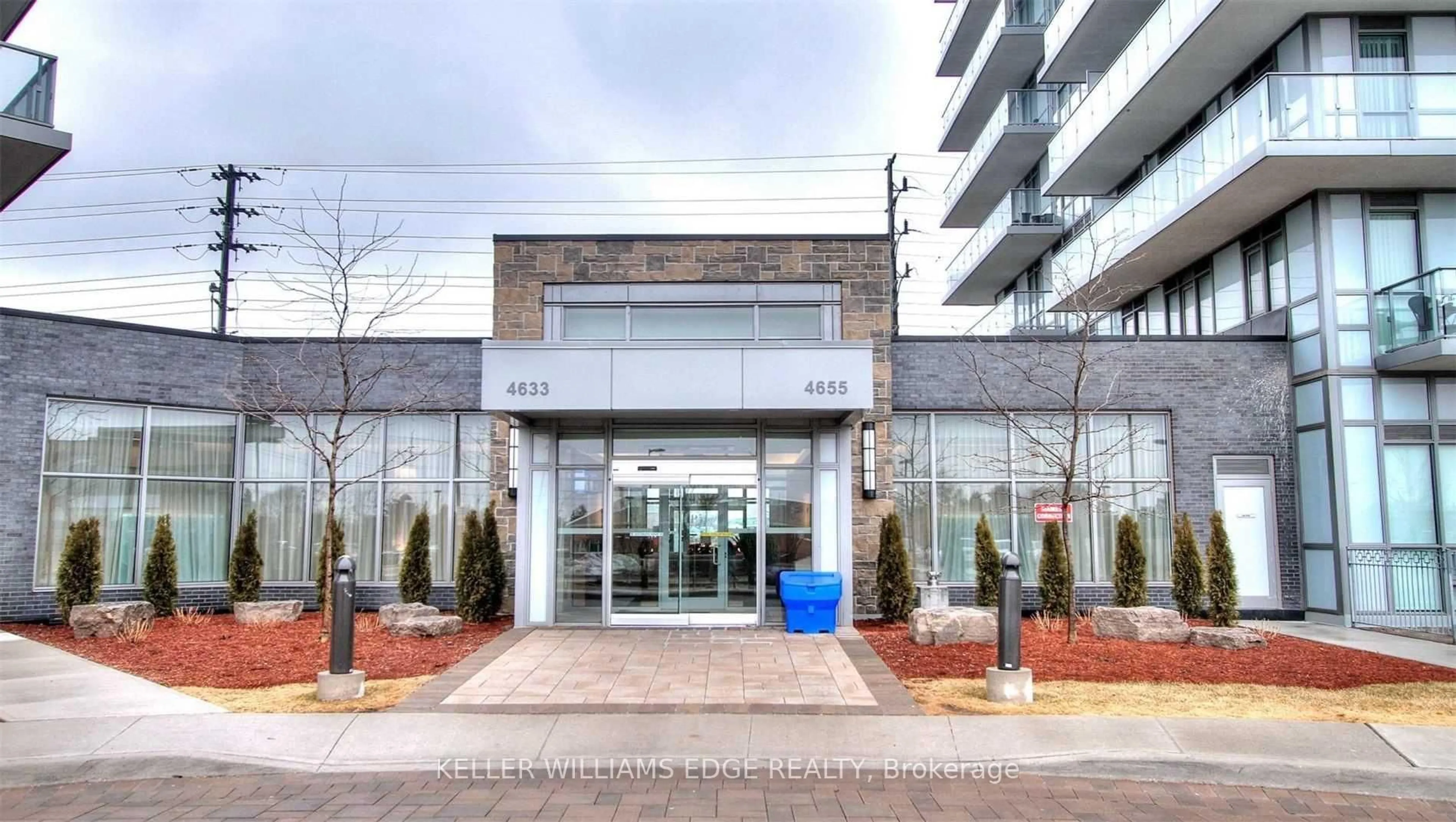 Indoor foyer for 4633 Glen Erin Dr #901, Mississauga Ontario L5M 0Y6