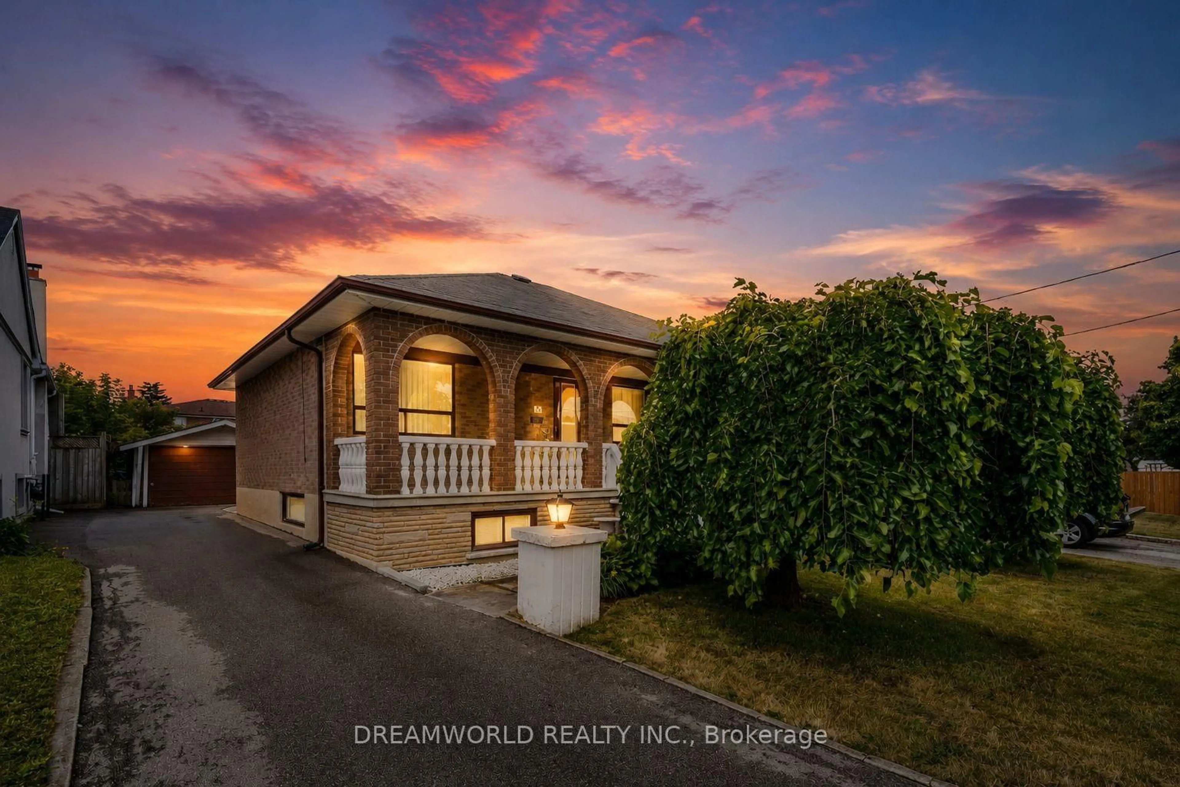 A pic from outside/outdoor area/front of a property/back of a property/a pic from drone, street for 53 Compton Cres, Toronto Ontario M3M 2C3