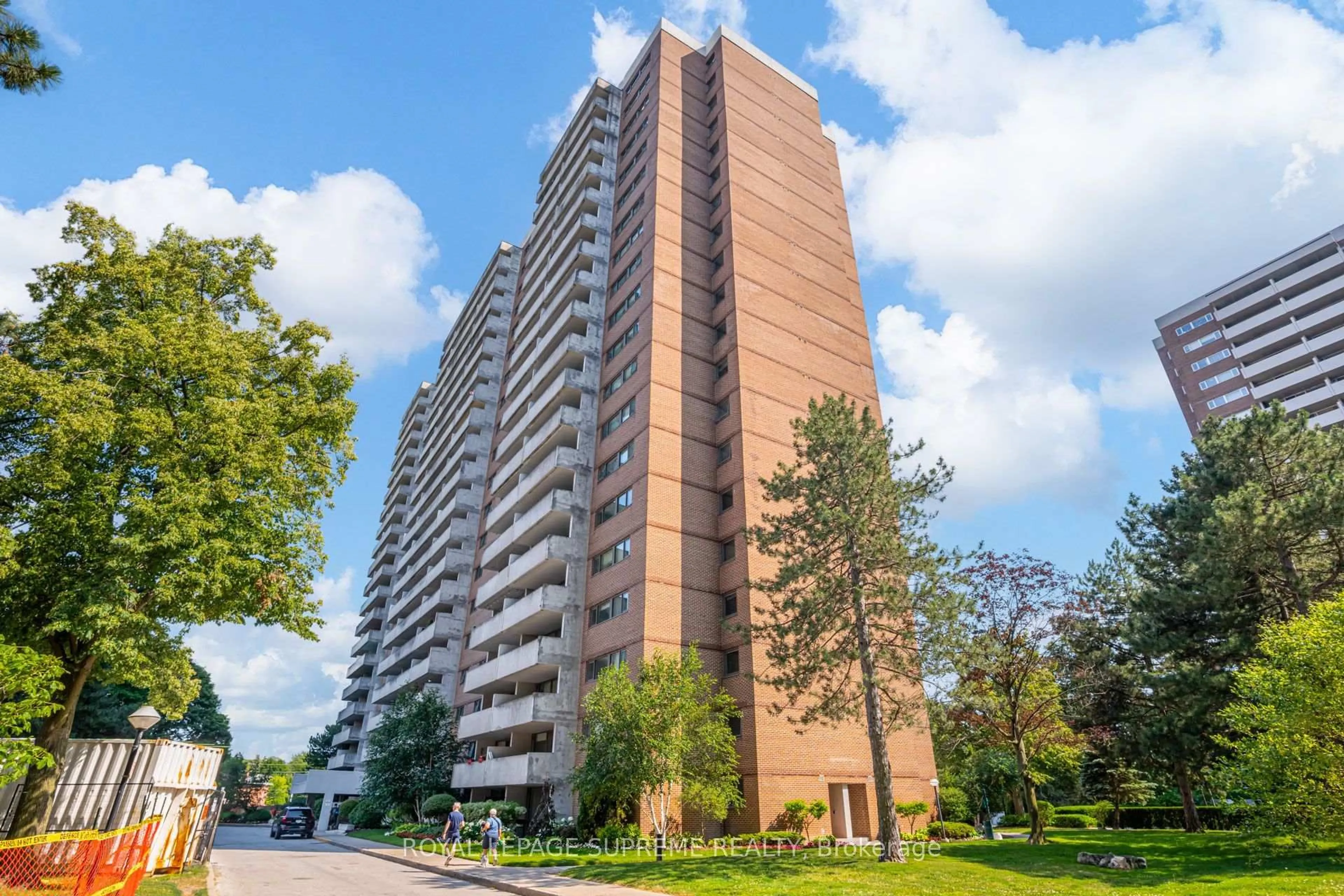 Unknown for 250 Scarlett Rd #305, Toronto Ontario M6N 4X5